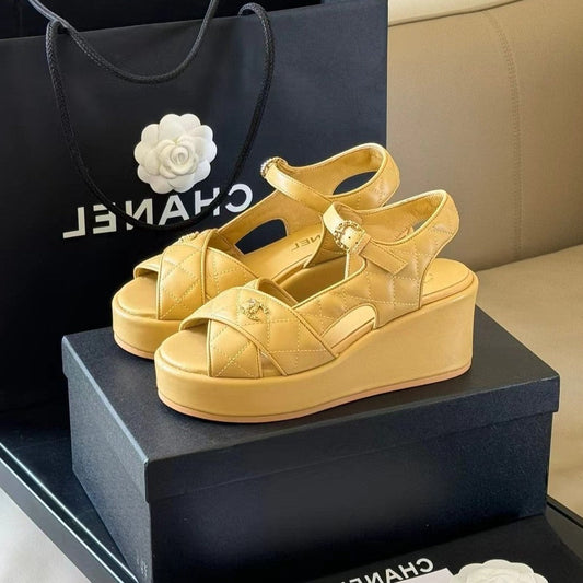 CC CLASSIC WEDGE SANDALS IN LIGHT YELLOW LAMBSKIN