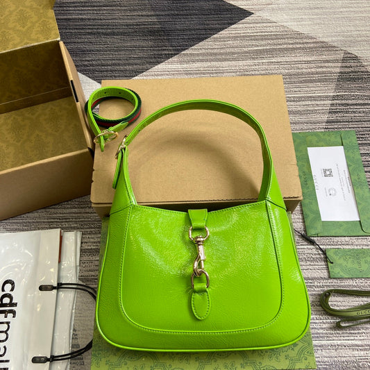 JACKIE SMALL SHOULDER BAG 27 IN LIME GREEN CRACKED LACQUER CALFSKIN GOLD HARDWARE