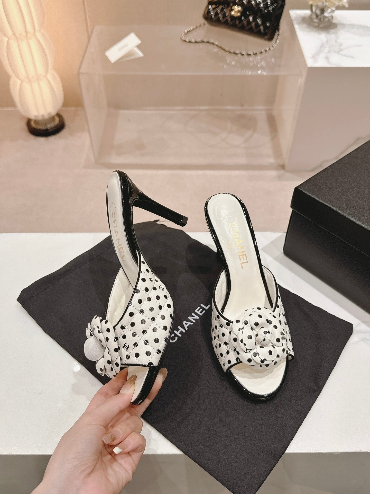 cc sandal flower 85 white black calfskin