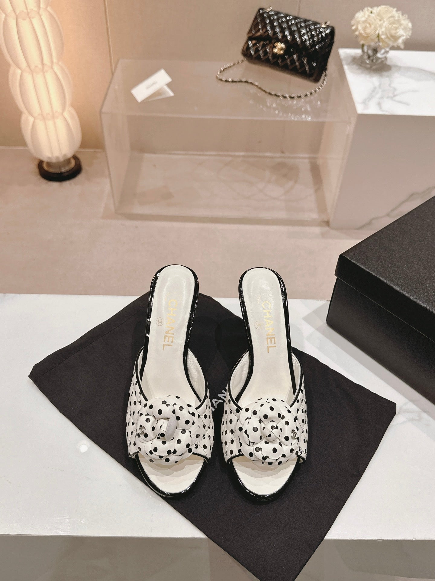 cc sandal flower 85 white black calfskin