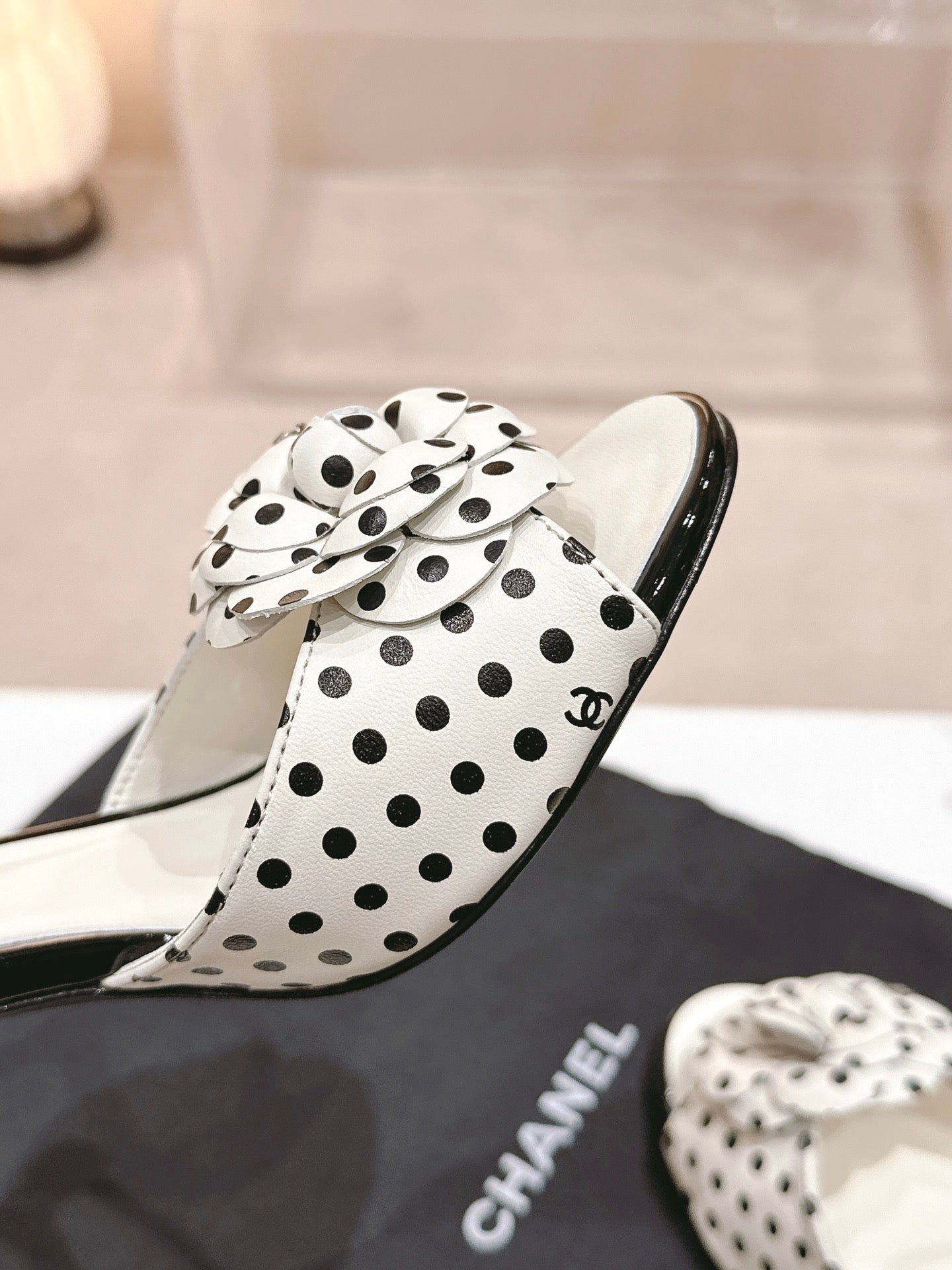 cc slingbacks sandal flower 85 white black calfskin