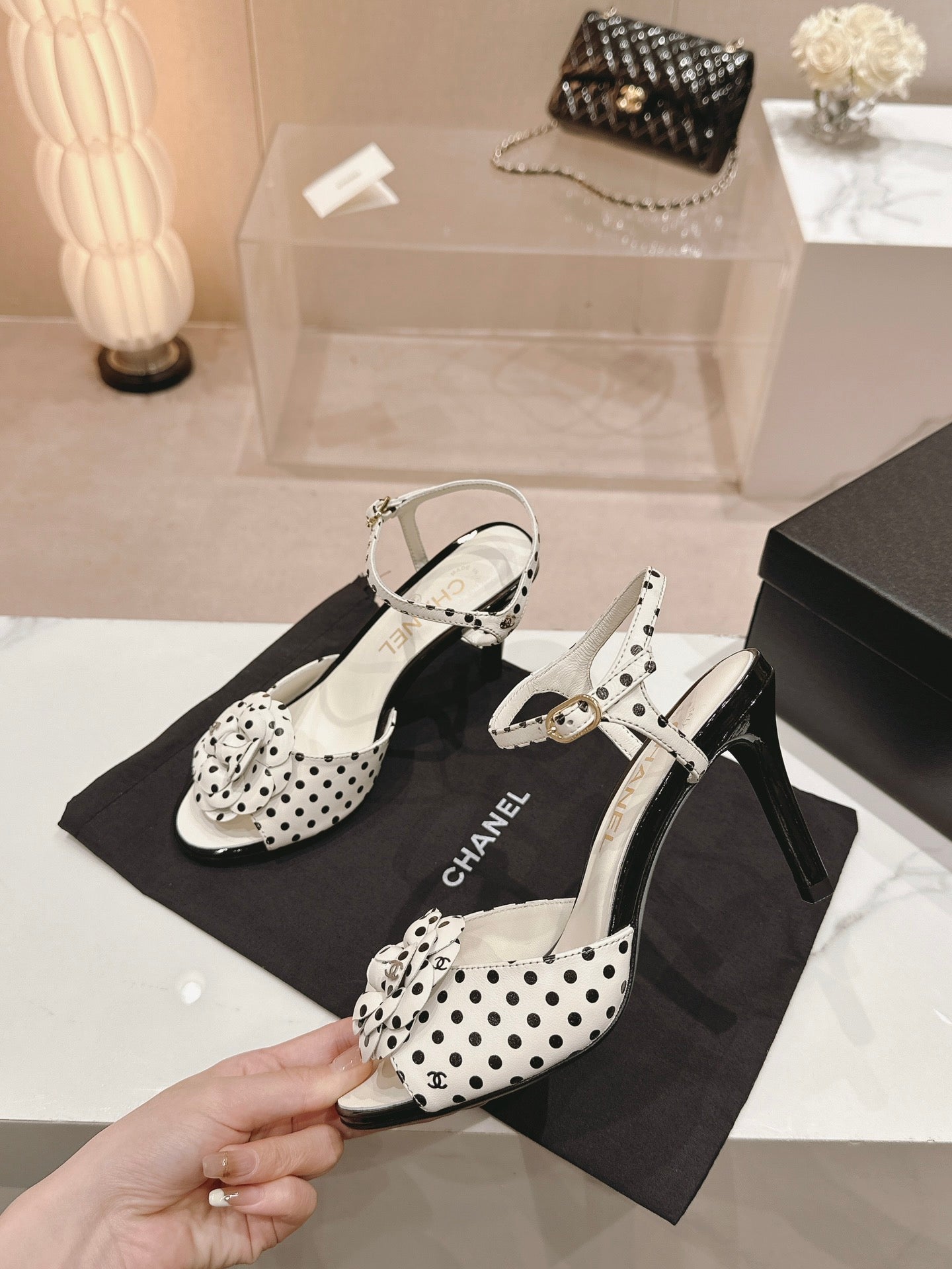 cc slingbacks sandal flower 85 white black calfskin