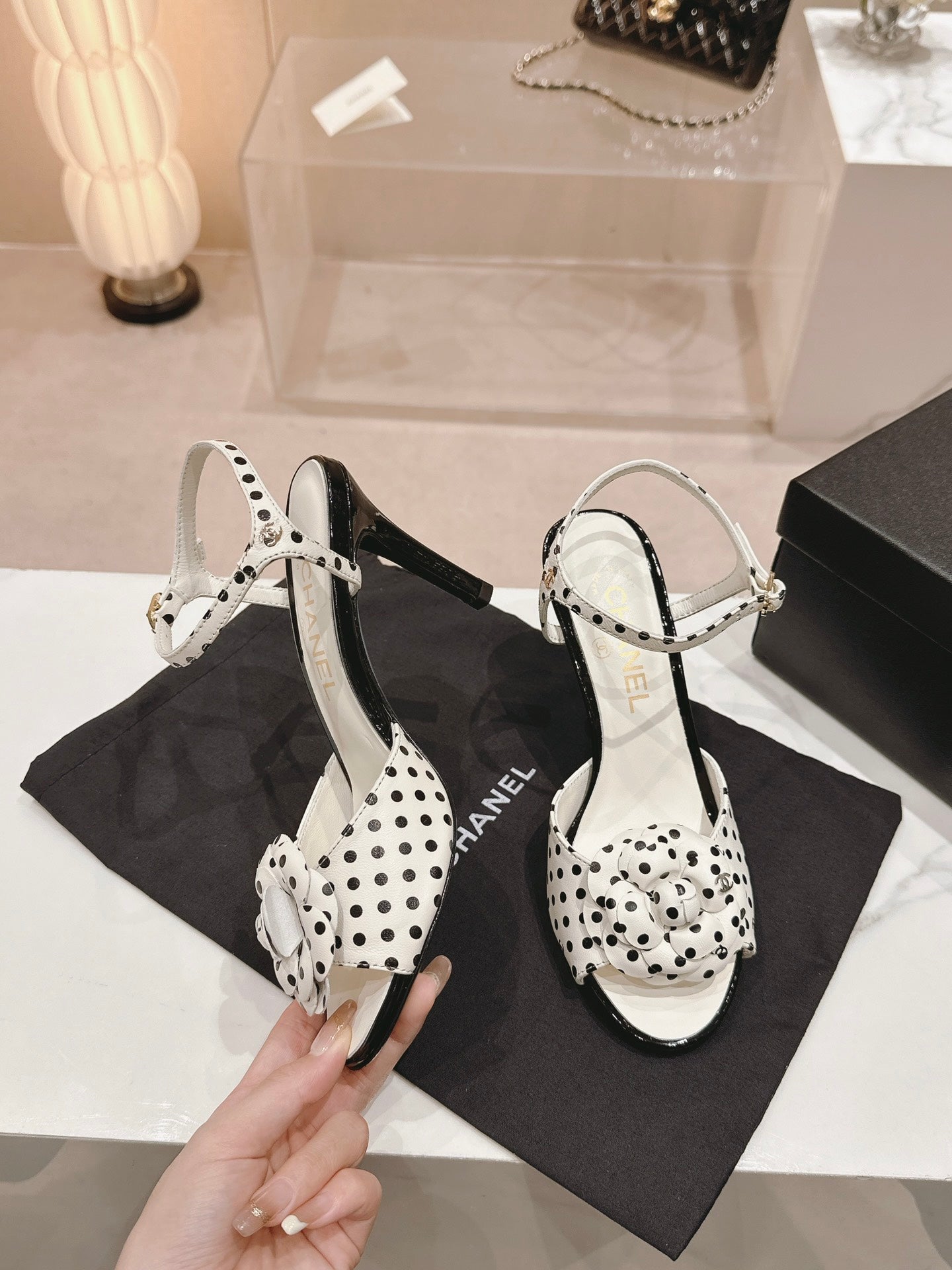 cc slingbacks sandal flower 85 white black calfskin