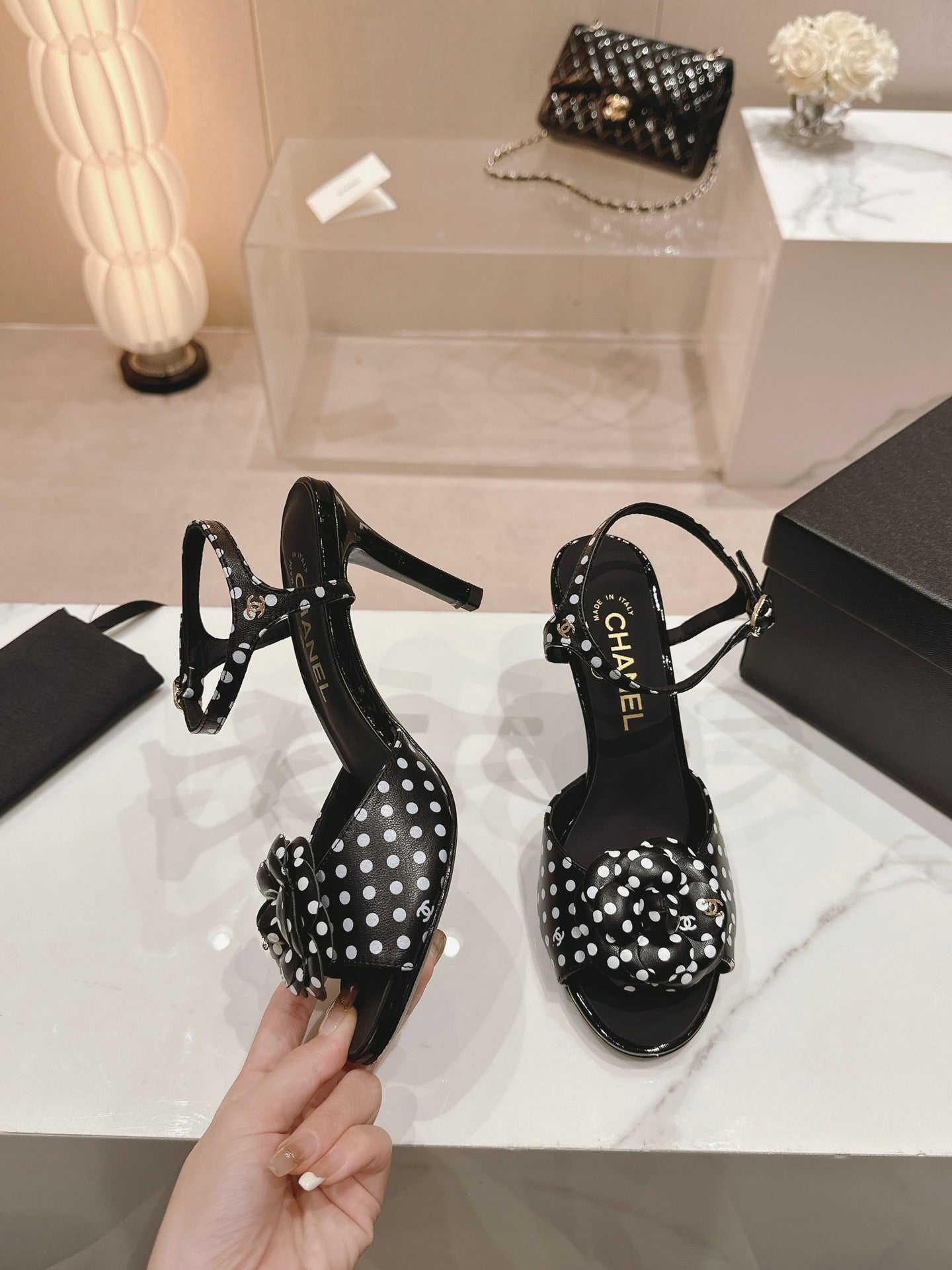 cc slingbacks sandal 85 flower black white calfskin