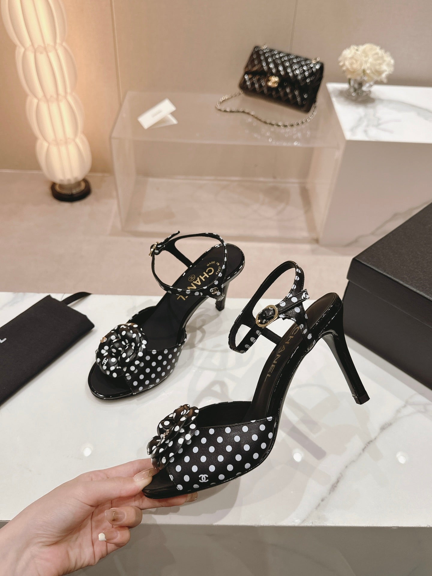 cc slingbacks sandal 85 flower black white calfskin