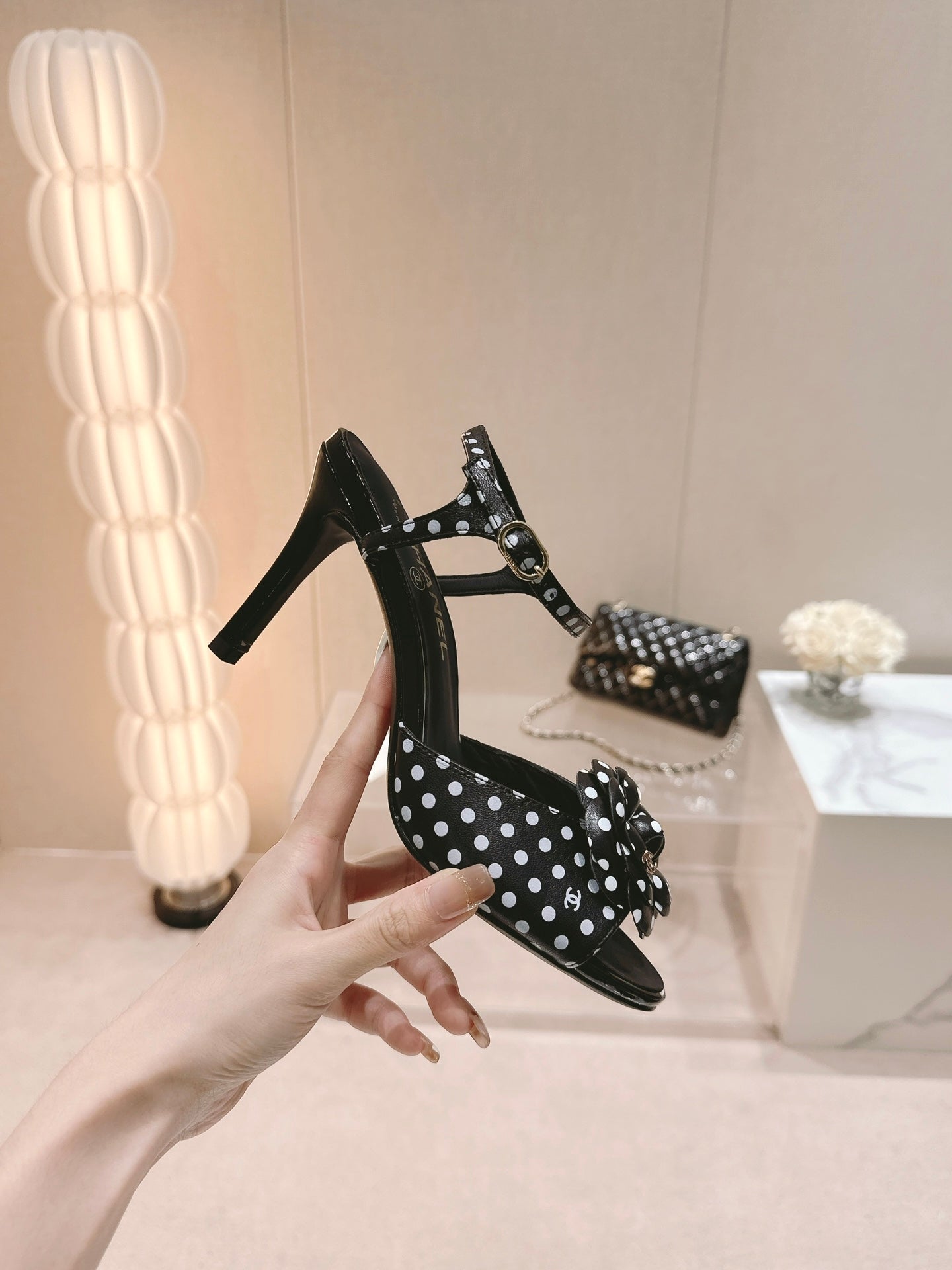 cc slingbacks sandal 85 flower black white calfskin