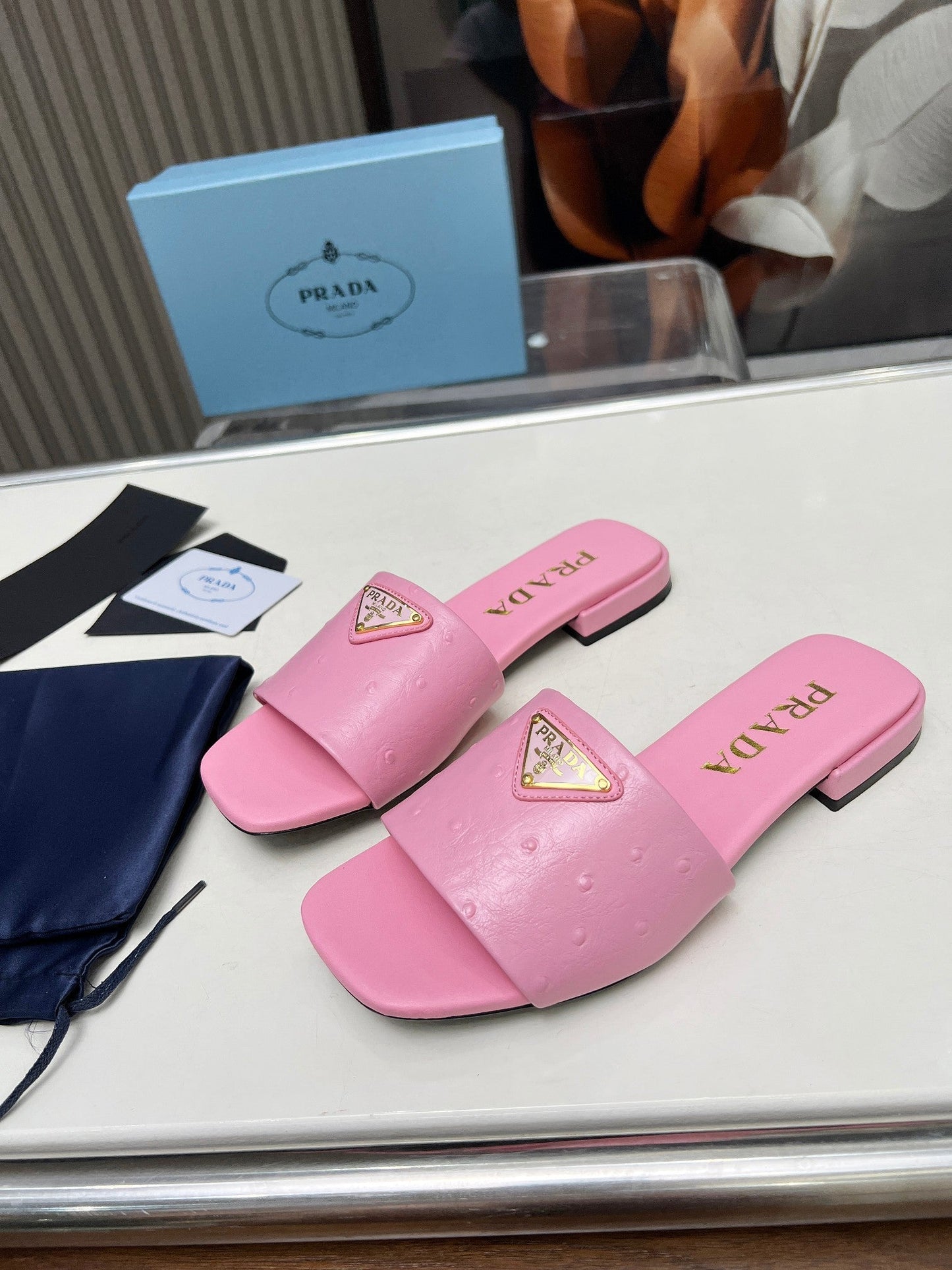 PRA SAFFIANO PATENT SLIDES OSTRICH MOTIF PINK CALFSKIN