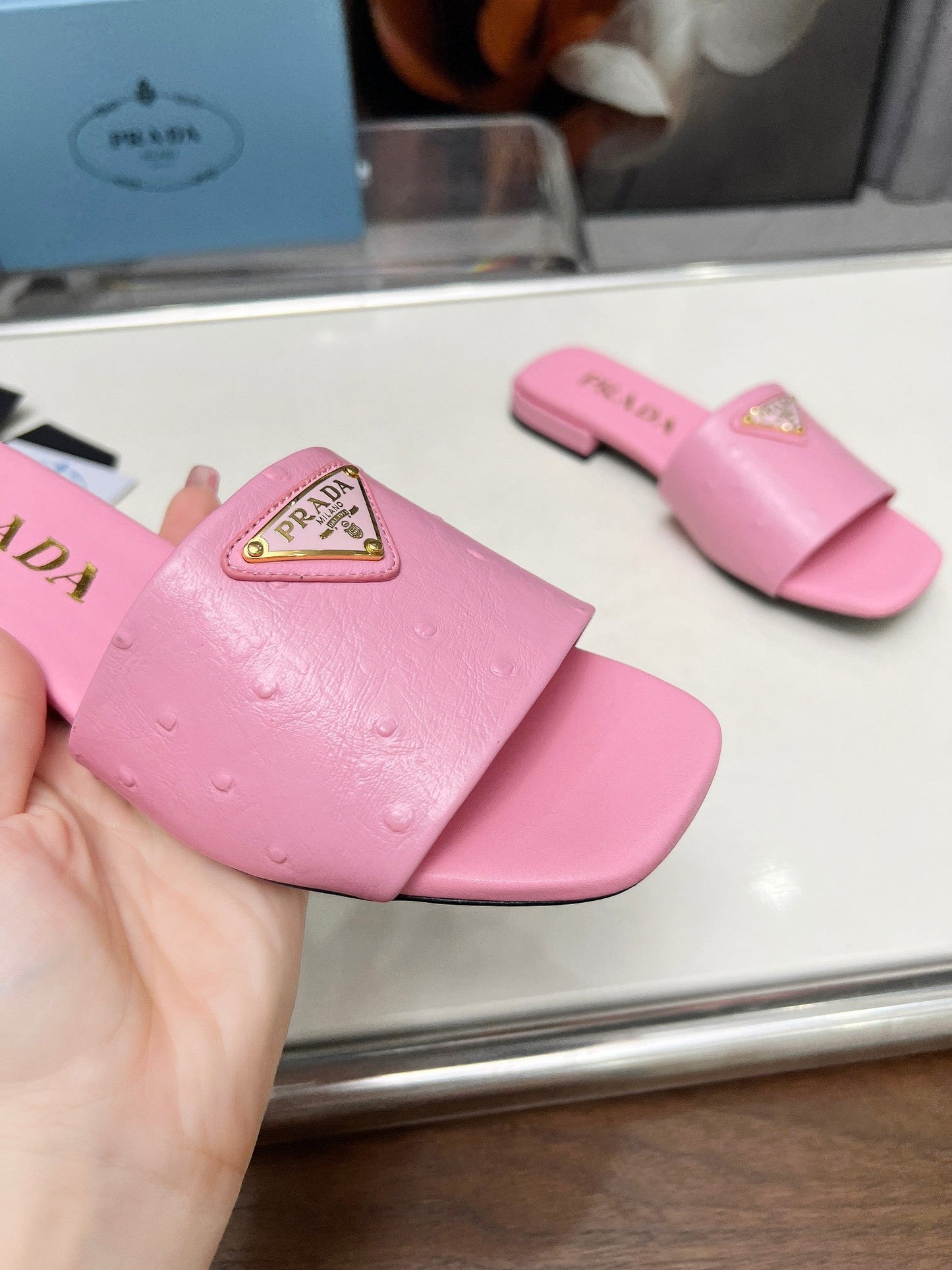 PRA SAFFIANO PATENT SLIDES OSTRICH MOTIF PINK CALFSKIN