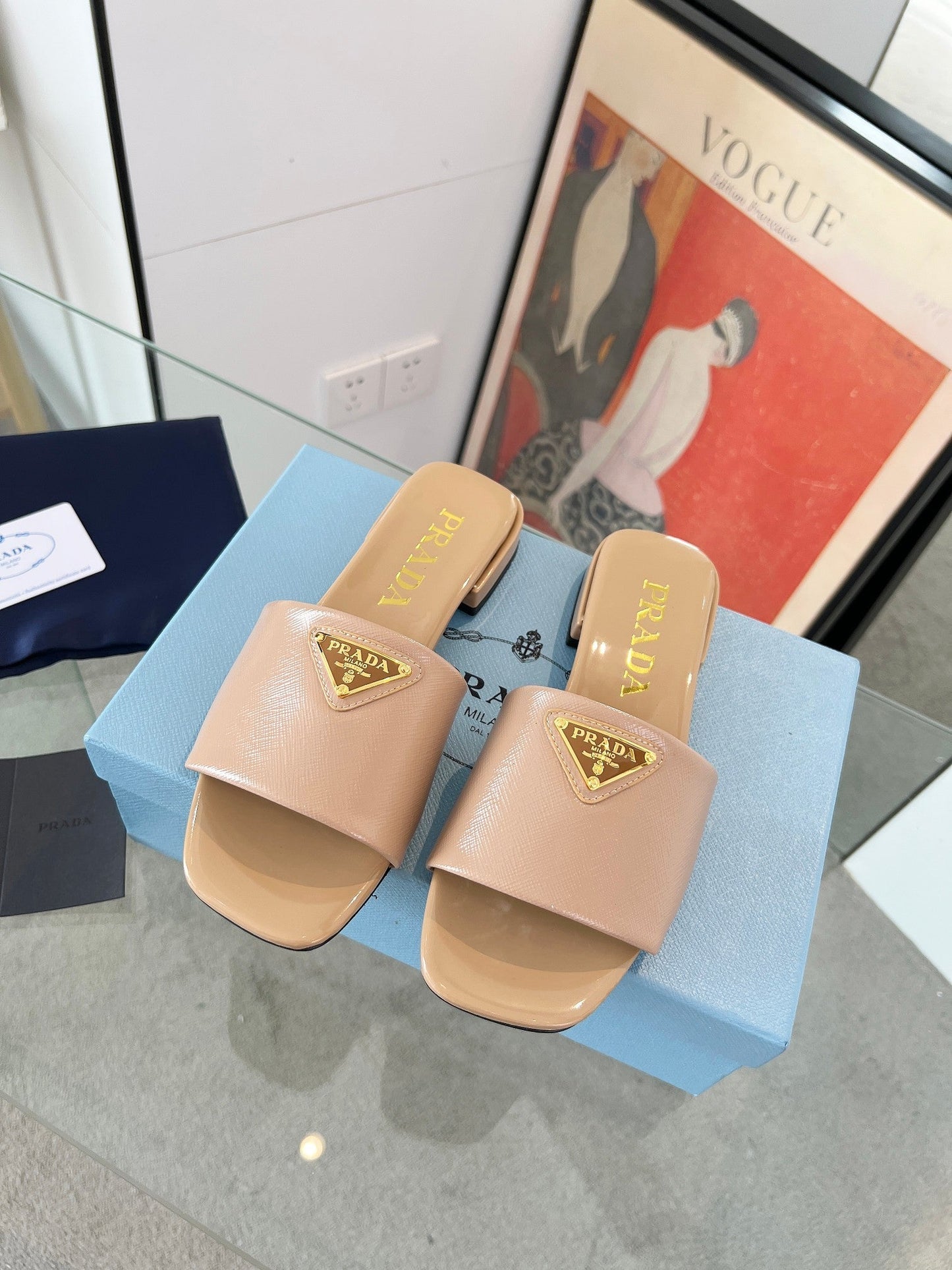 PRA SAFFIANO PATENT SLIDES TUSCAN CALFSKIN