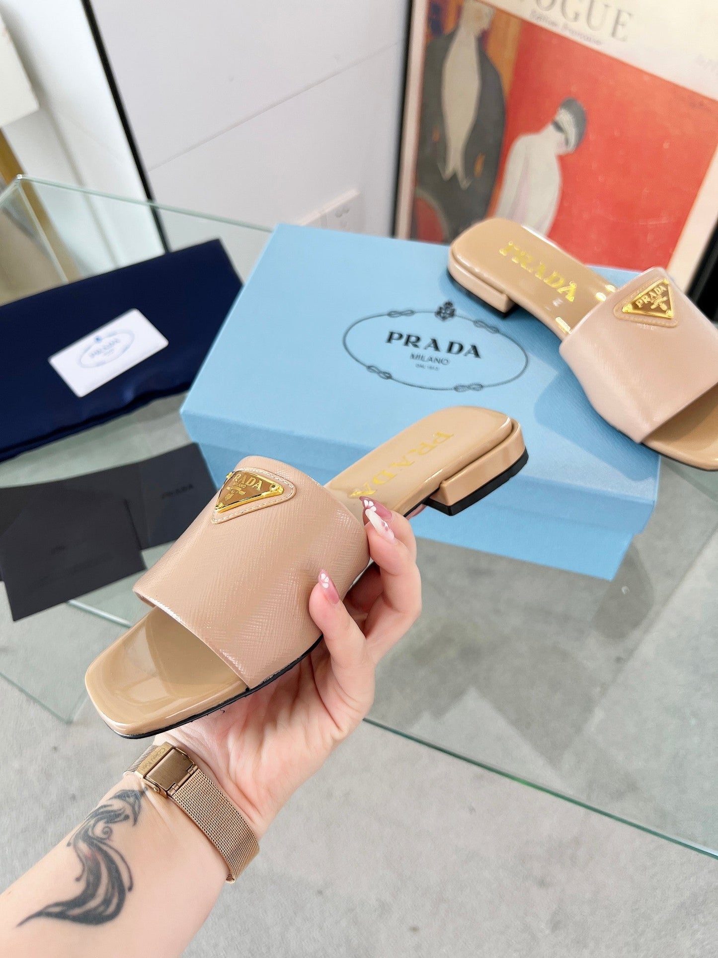 PRA SAFFIANO PATENT SLIDES TUSCAN CALFSKIN