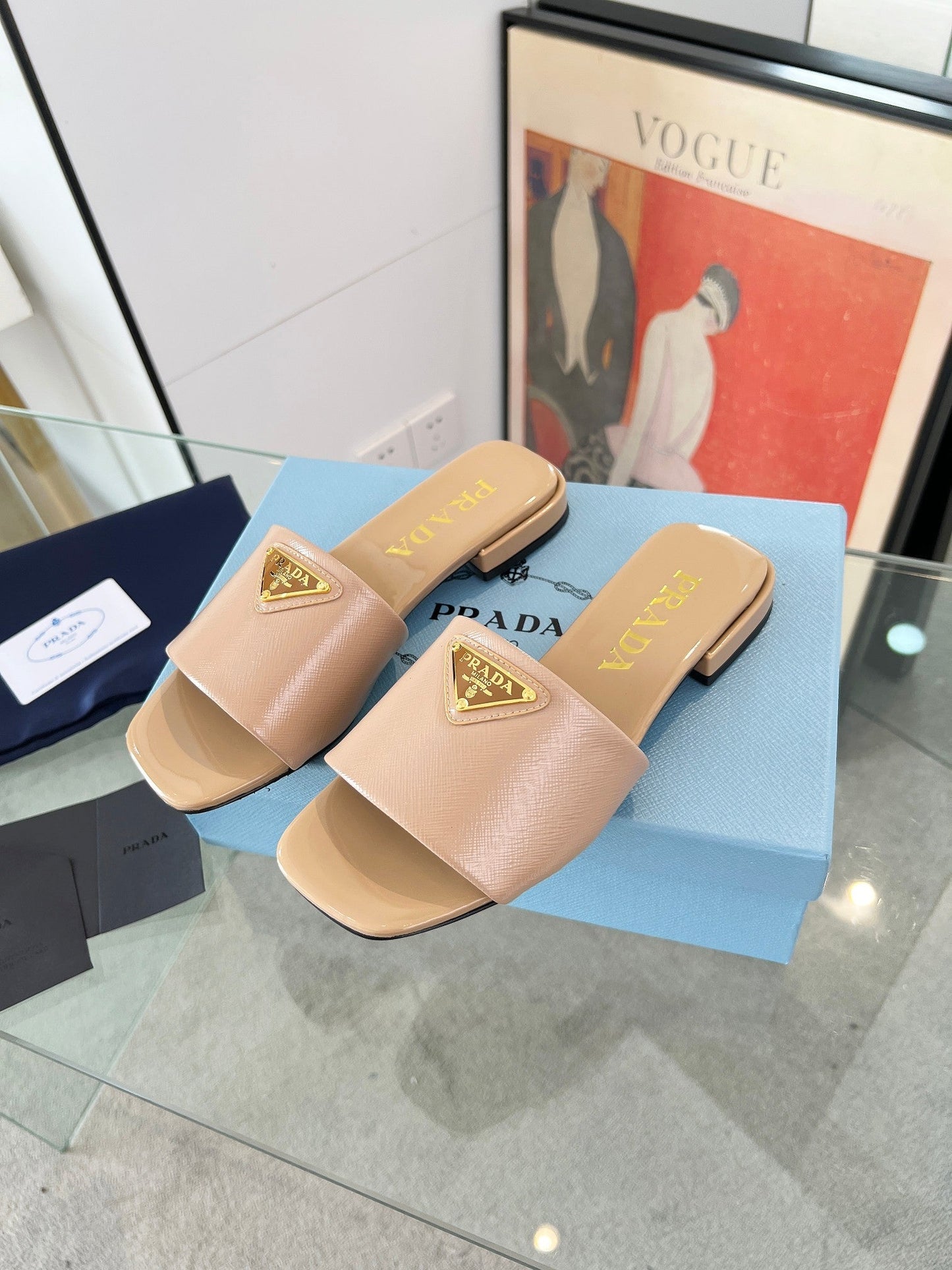 PRA SAFFIANO PATENT SLIDES TUSCAN CALFSKIN