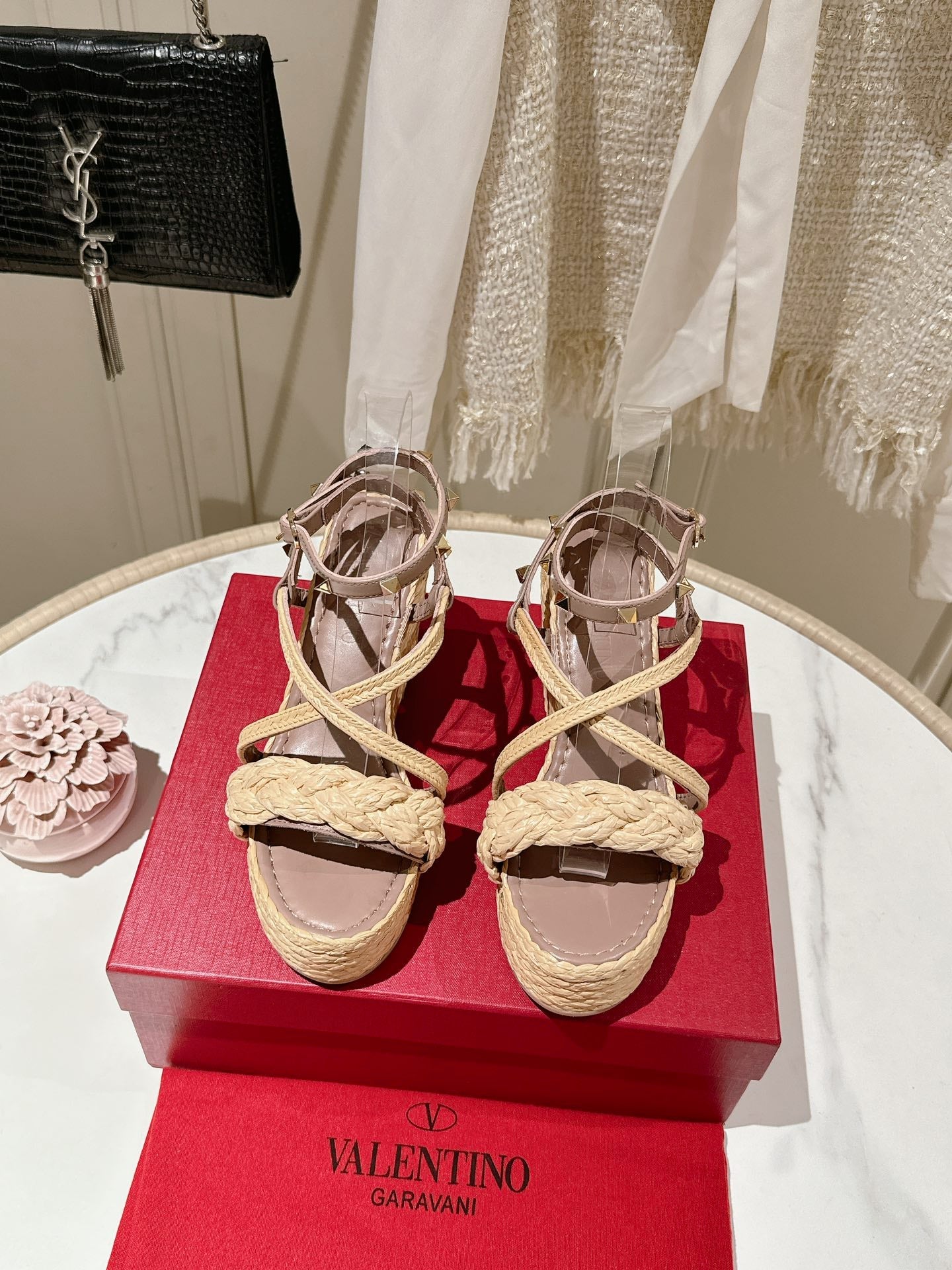 Valentino Garavani Taupe Wedge Rockstud Sandals 10mm In Rosy Brown Calfskin And Beige Raffia 829386