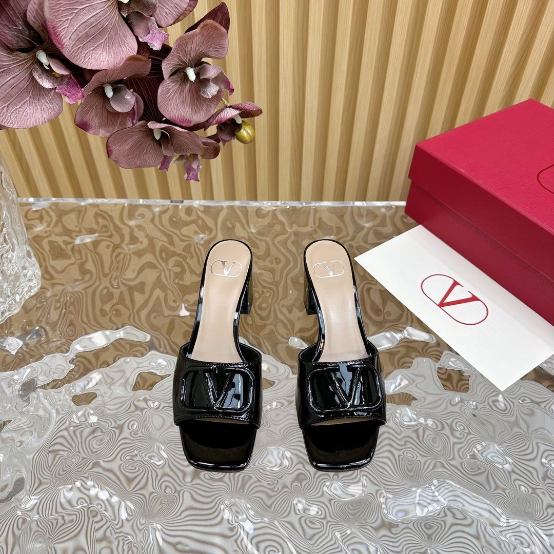 VLOGO SIGNATURE HIGH SHINE OPEN TOE SANDALS 60 MM IN BLACK CALFSKIN