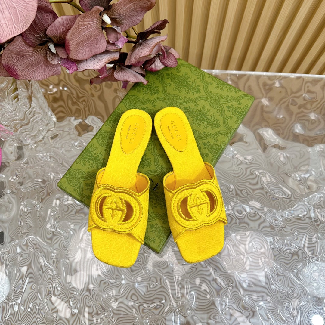 WOMEN'S INTERLOCKING G SLIDE SANDAL LEMON CANVAS