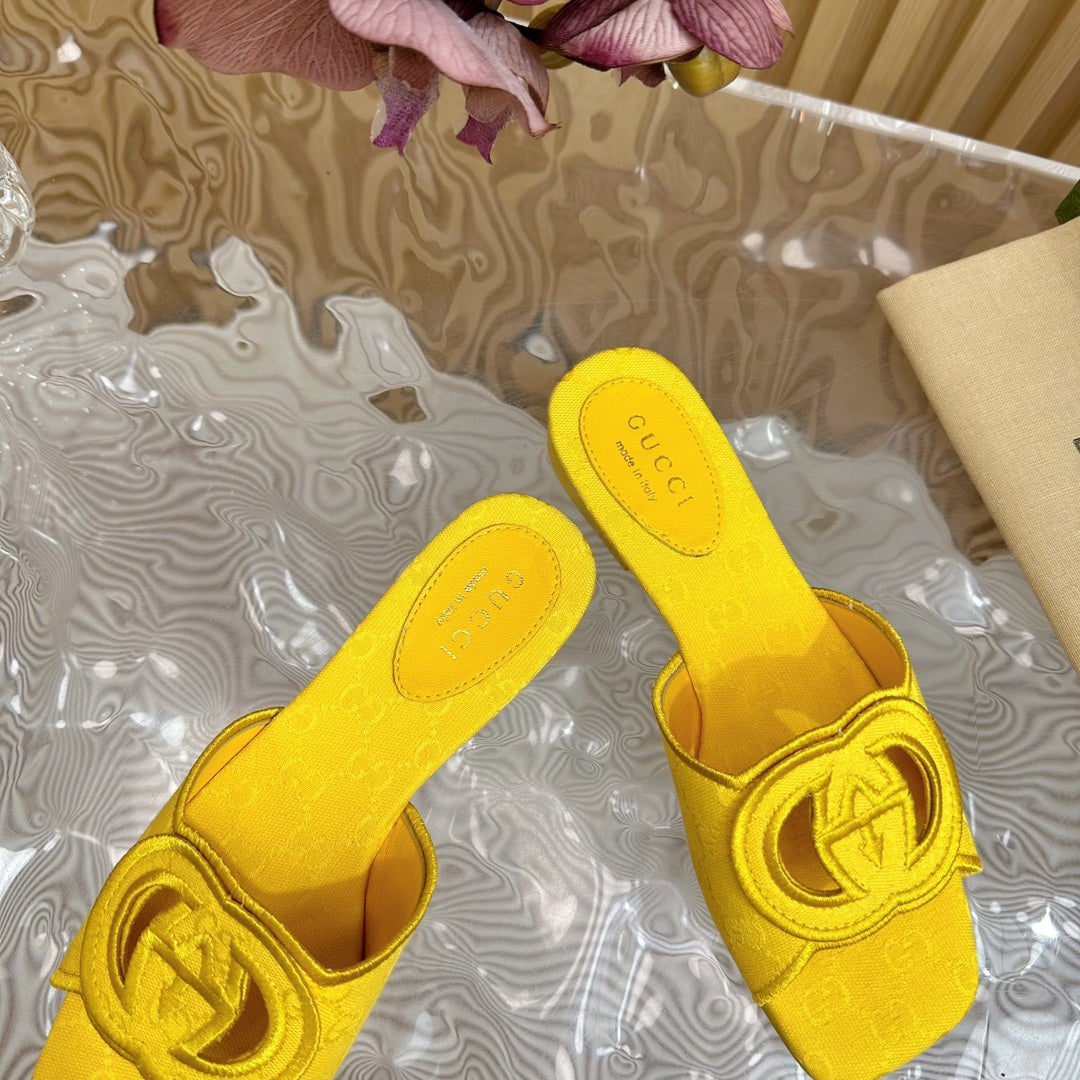 WOMEN'S INTERLOCKING G SLIDE SANDAL LEMON CANVAS