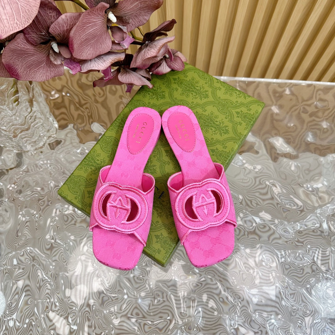 WOMEN'S INTERLOCKING G SLIDE SANDAL BRIGHT PINK CANVAS