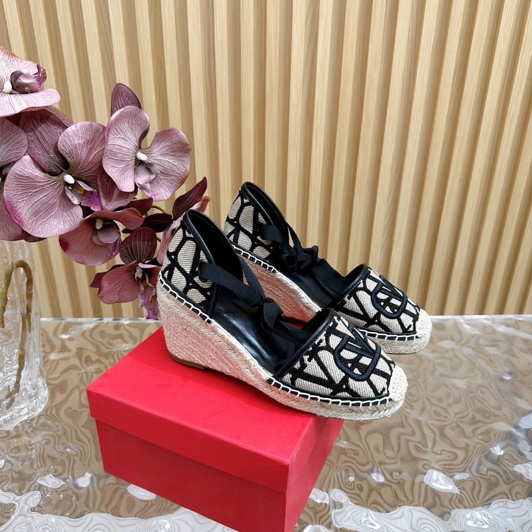 Valentino Wedge High Heel Lace-Up Sandals 85mm In Black Mix Beige Canvas Fabric And Raffia 814617