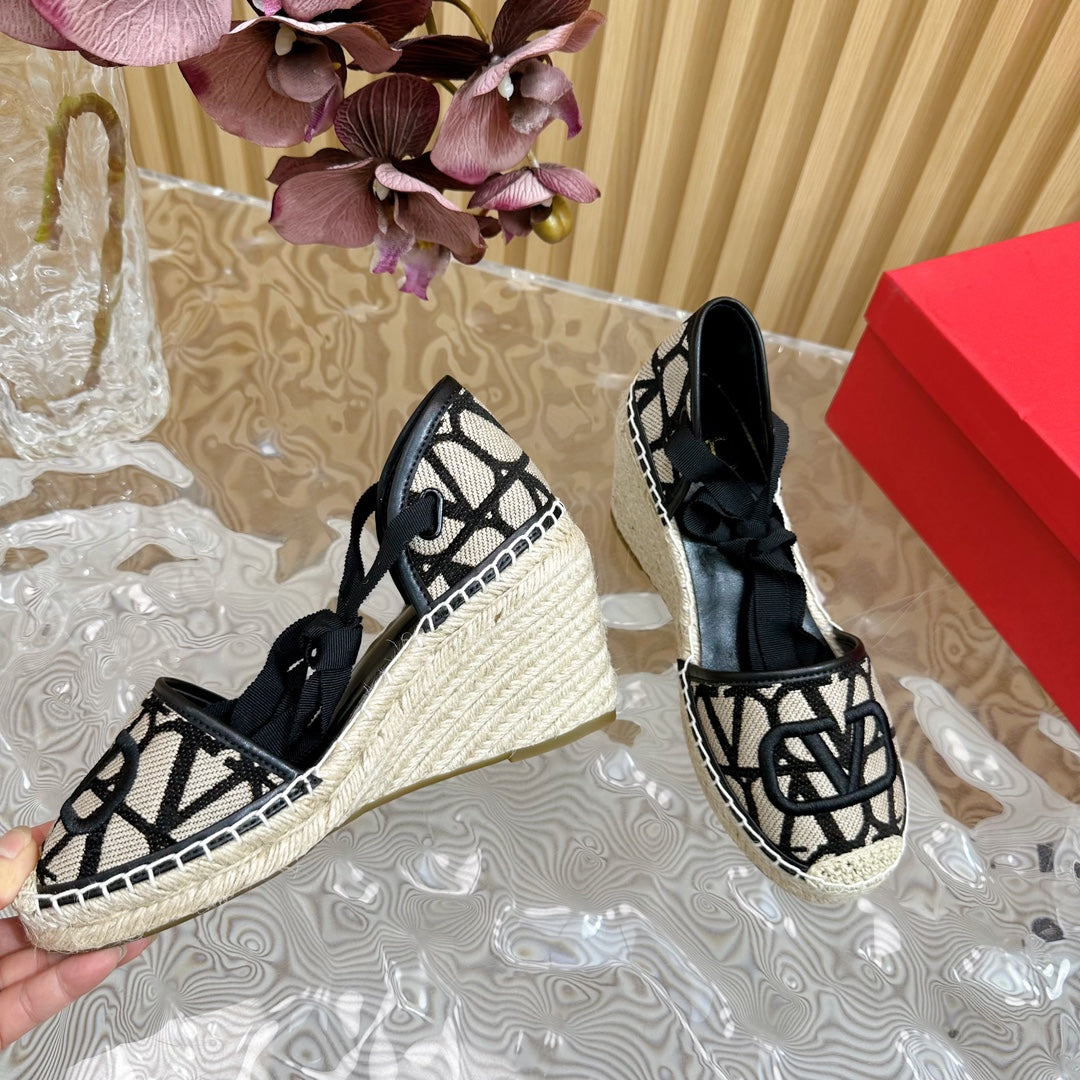 Valentino Wedge High Heel Lace-Up Sandals 85mm In Black Mix Beige Canvas Fabric And Raffia 814617