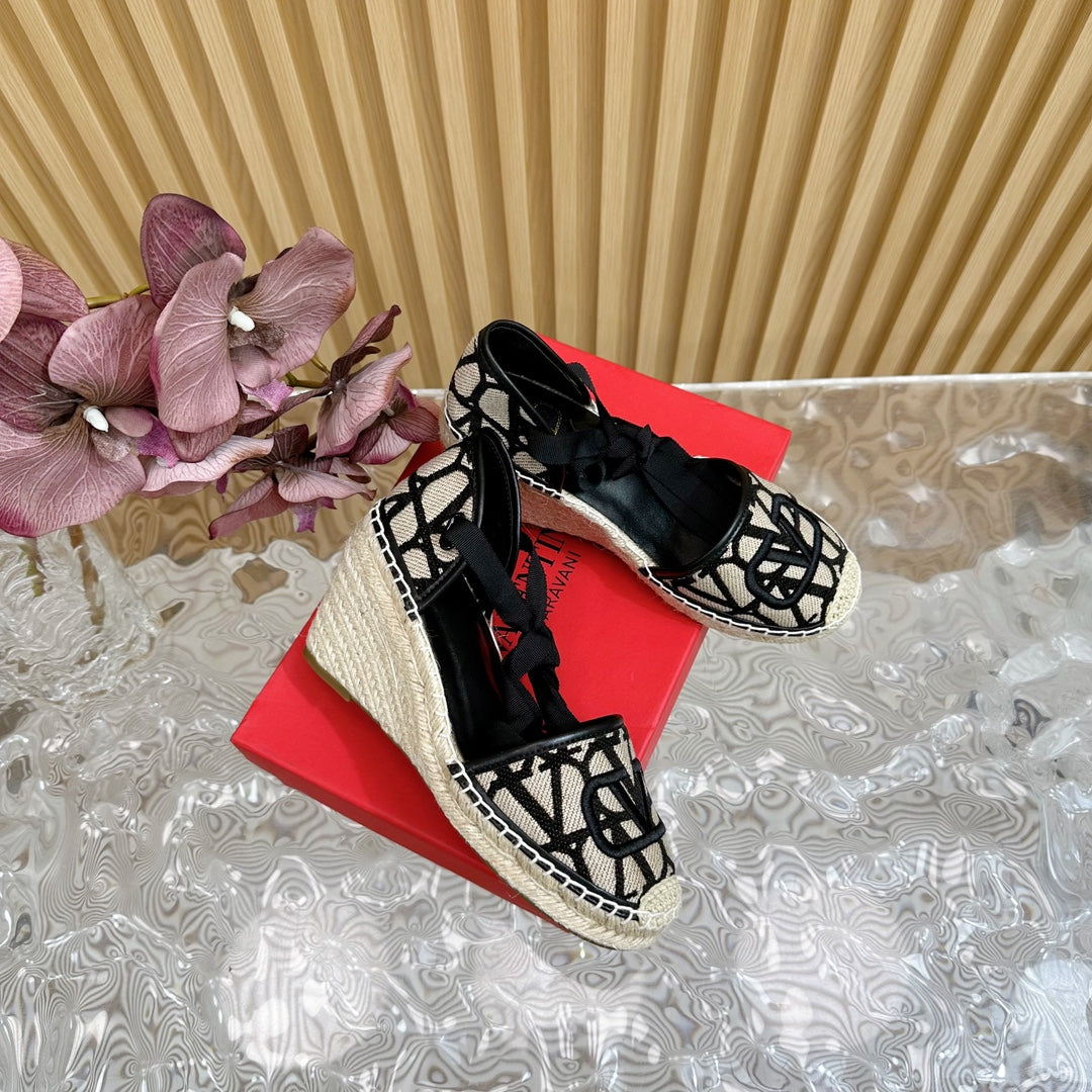 Valentino Wedge High Heel Lace-Up Sandals 85mm In Black Mix Beige Canvas Fabric And Raffia 814617