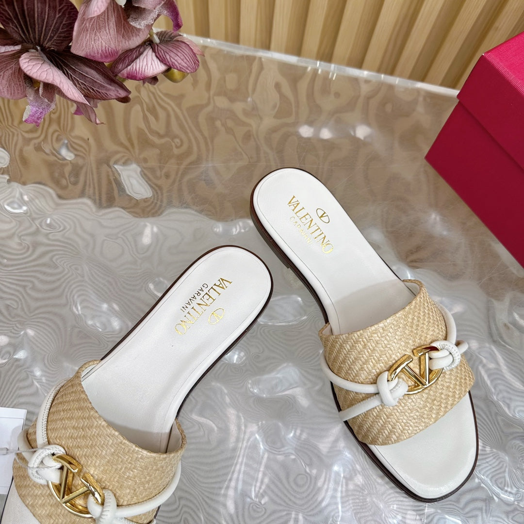 VLogo Raffia-Trimmed Leather Slides In White Mix Beige Sedge Weaving Yarn And Lambskin 102811