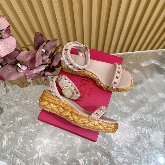 Rockstud Flatform Sandal 45mm In Rose Pink Calfskin And Raffia 102846