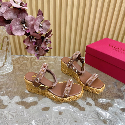 Rockstud Flatform Sandal 75mm In Brown Mix Brownish Pink Calfskin And Raffia 102856