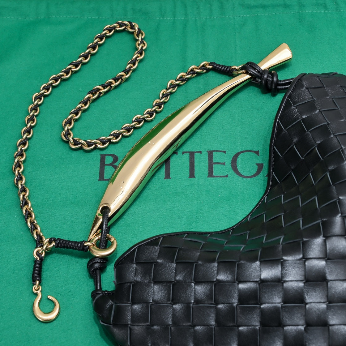 SARDINE 33 WITH CHAIN IN BLACK LAMBSKIN