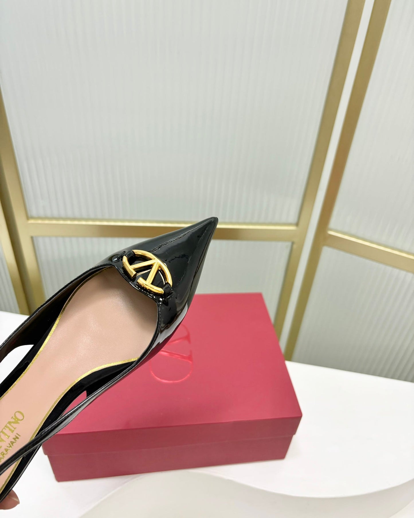 VLogo Slingback Ballerina 20mm In Glossy Black Cowhide 843651