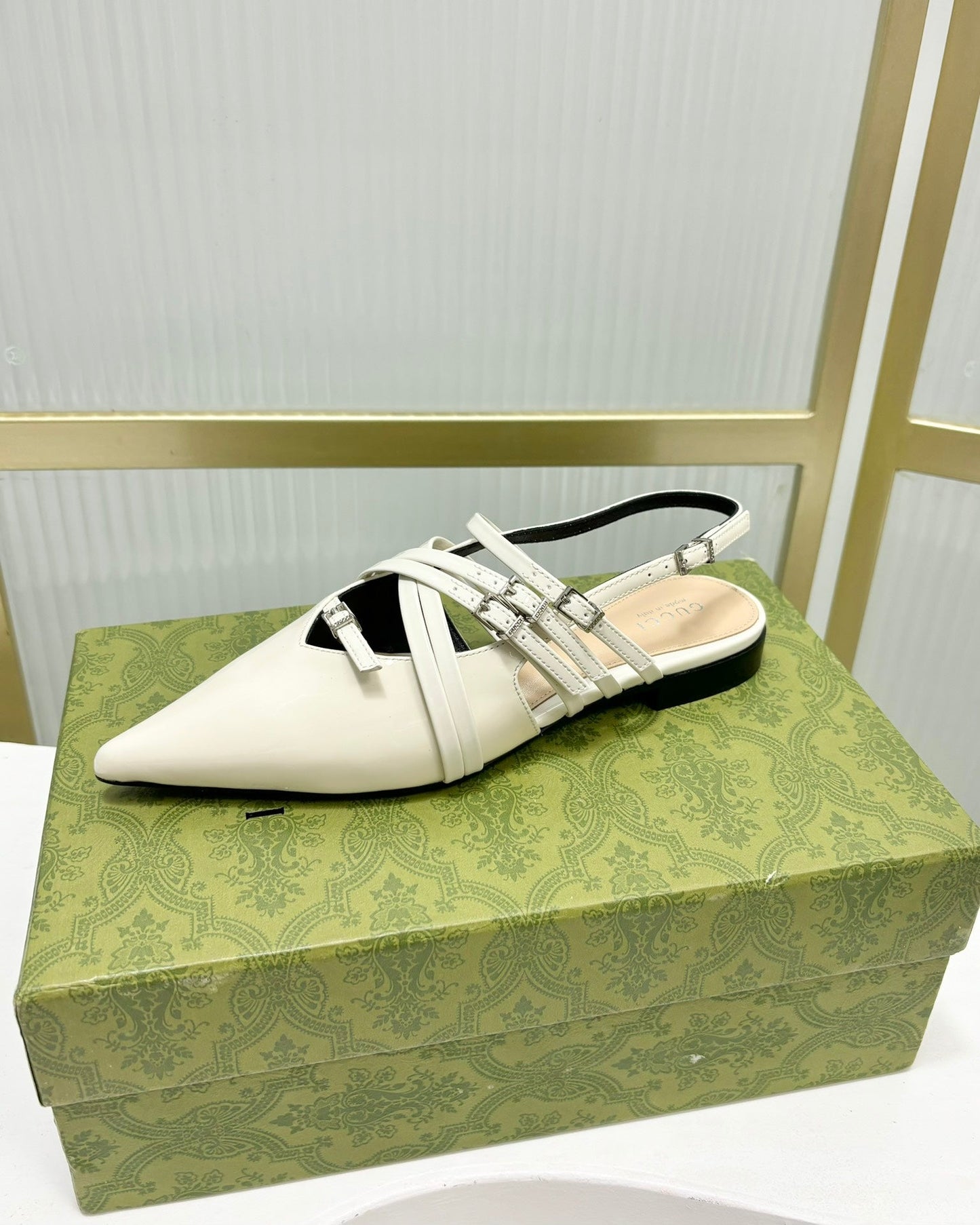 STRAPPY FLAT SLINGBACK IN WHITE GLOSSY CALFSKIN