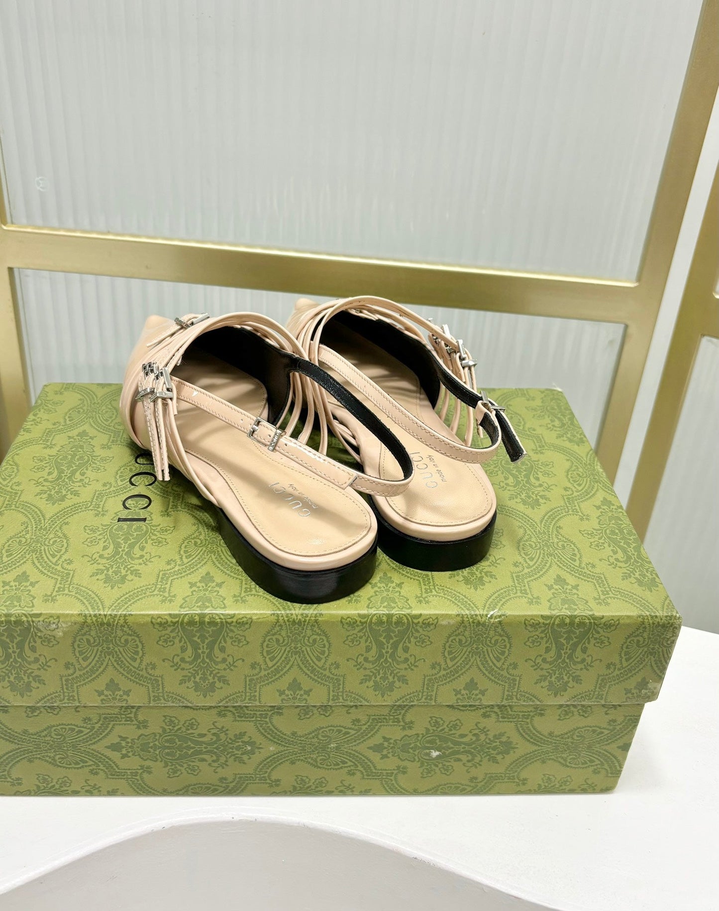 STRAPPY FLAT SLINGBACK IN BEIGE CREAM GLOSSY CALFSKIN