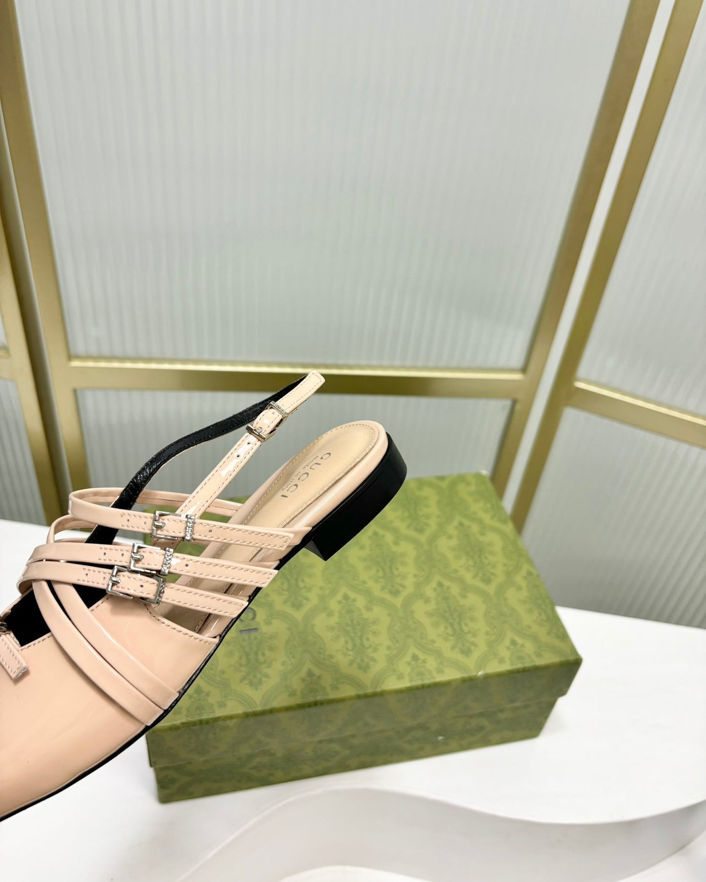 STRAPPY FLAT SLINGBACK IN BEIGE CREAM GLOSSY CALFSKIN