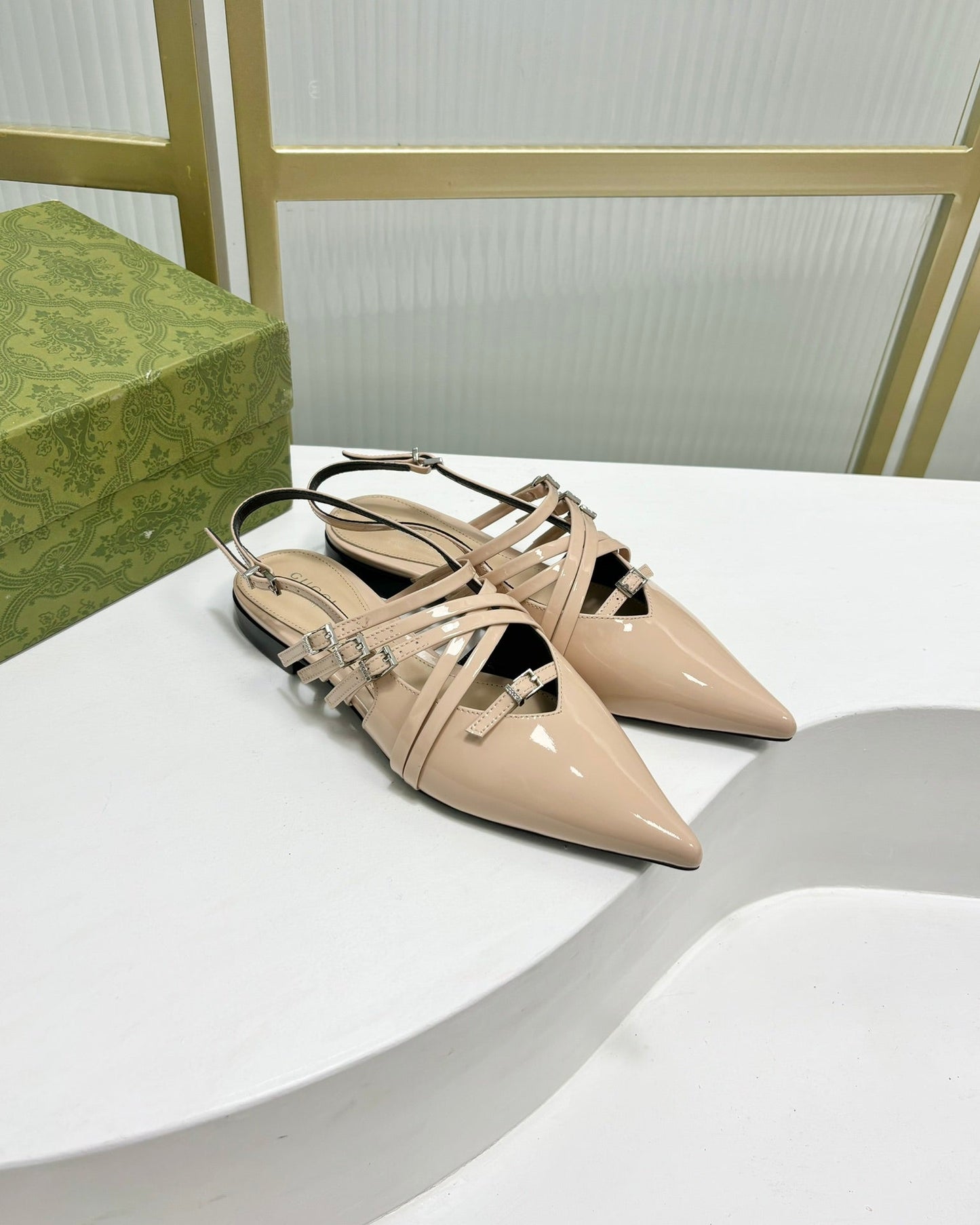 STRAPPY FLAT SLINGBACK IN BEIGE CREAM GLOSSY CALFSKIN