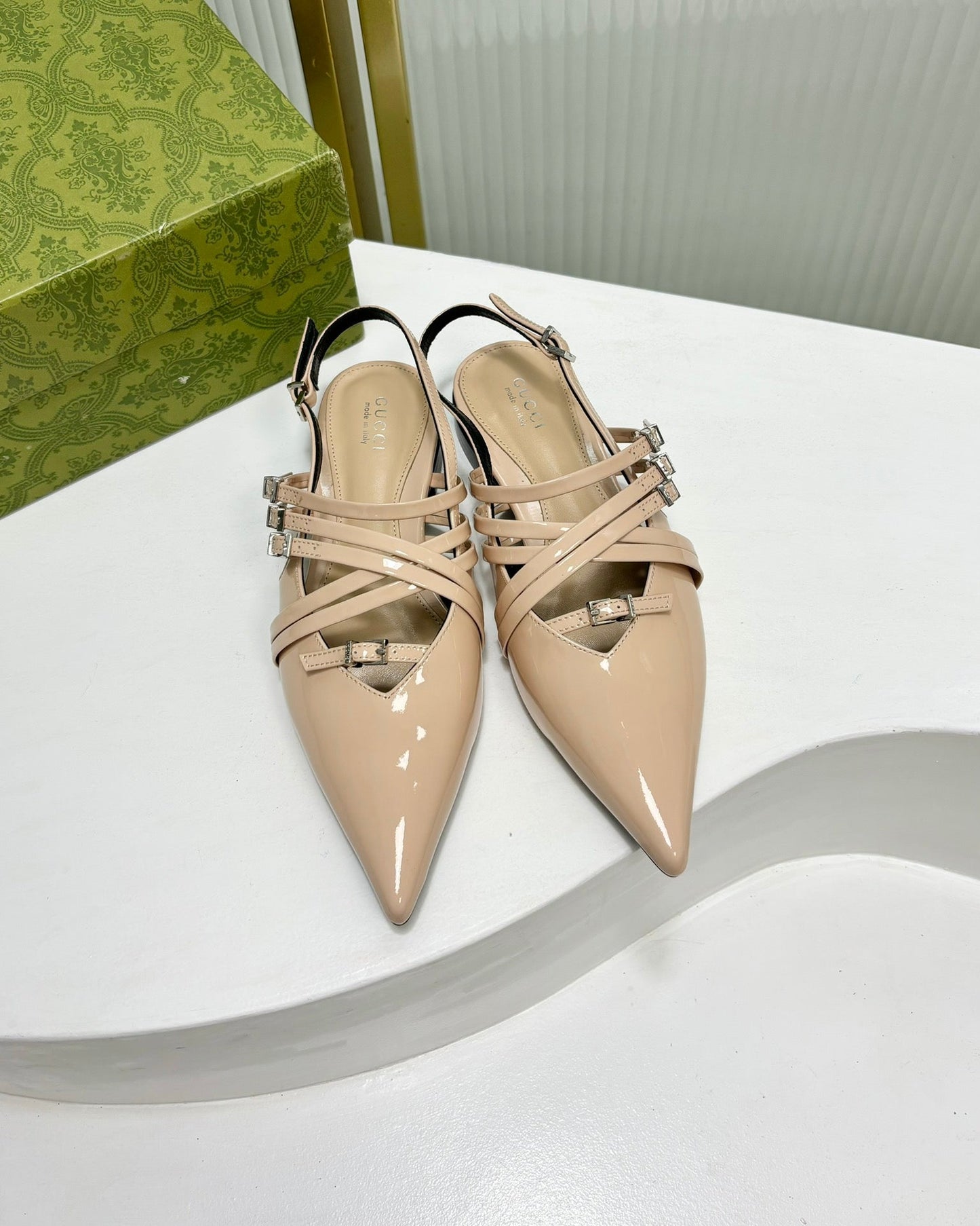 STRAPPY FLAT SLINGBACK IN BEIGE CREAM GLOSSY CALFSKIN