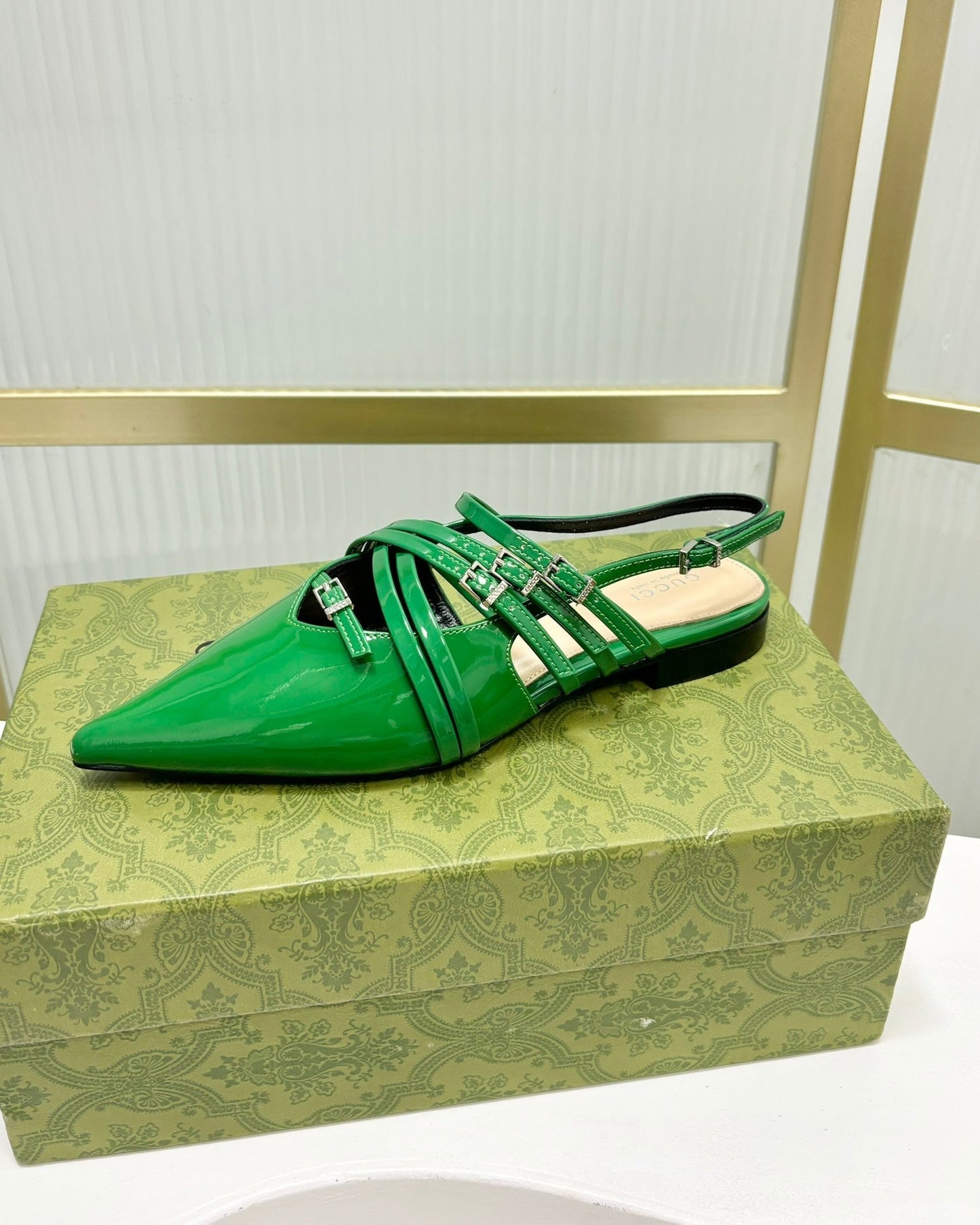 STRAPPY FLAT SLINGBACK IN EMERALD GREEN GLOSSY CALFSKIN