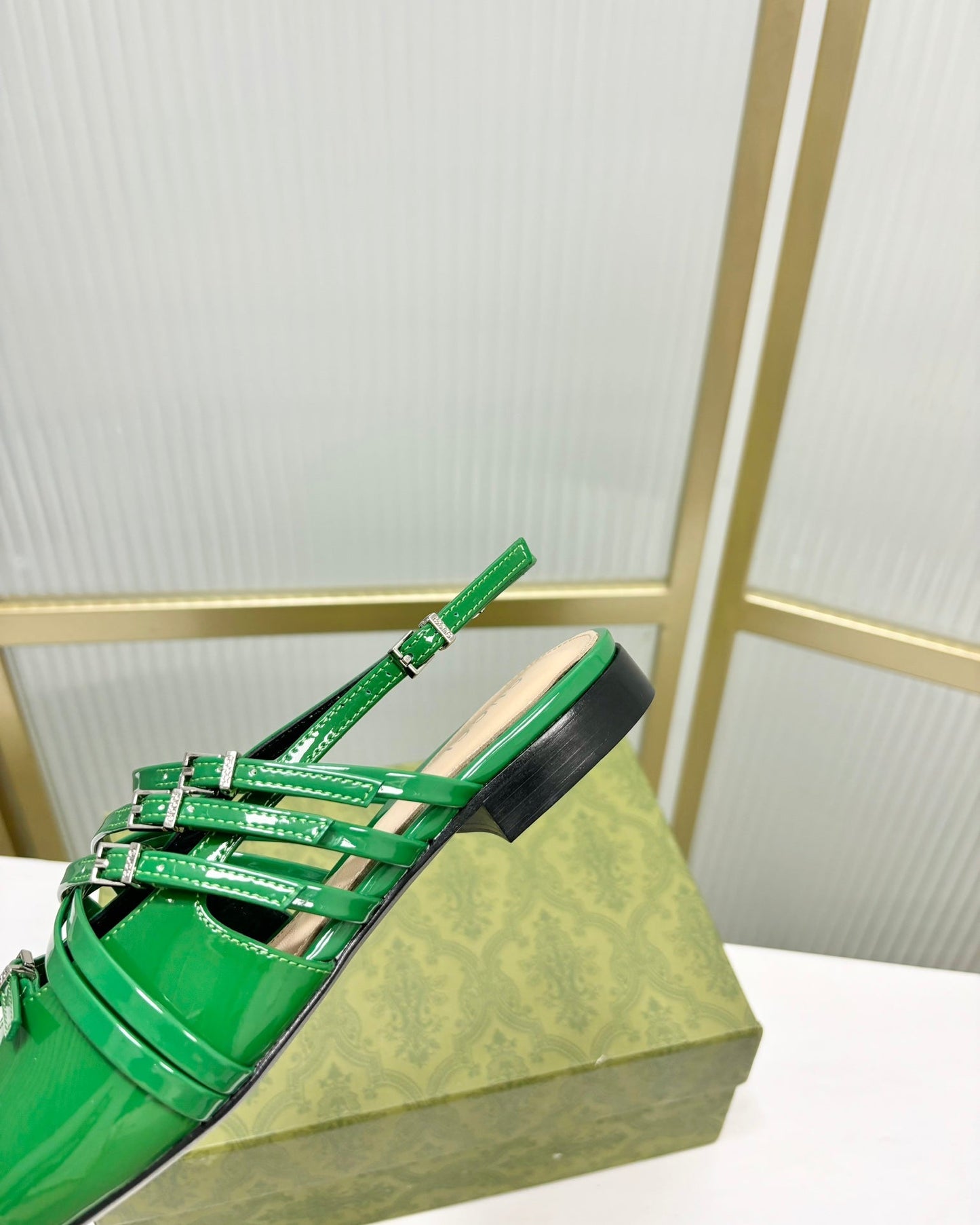 STRAPPY FLAT SLINGBACK IN EMERALD GREEN GLOSSY CALFSKIN