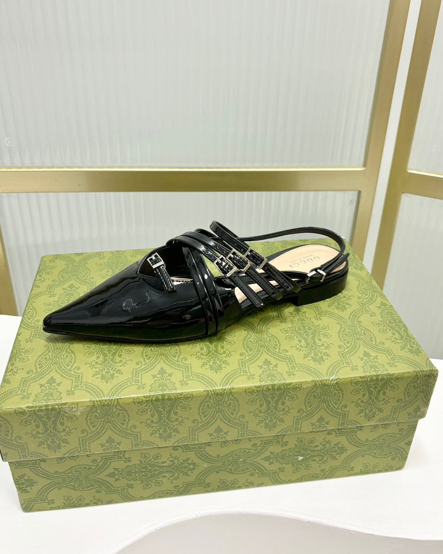 STRAPPY FLAT SLINGBACK IN BLACK GLOSSY CALFSKIN