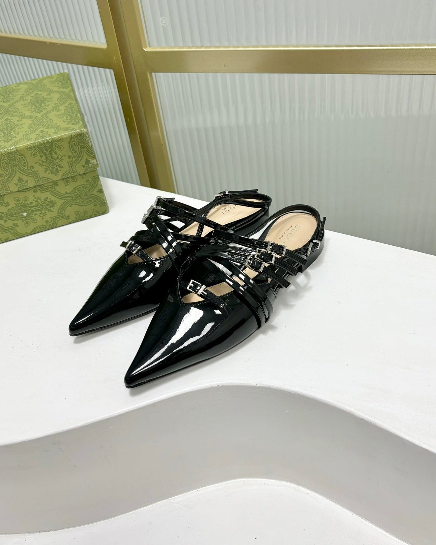 STRAPPY FLAT SLINGBACK IN BLACK GLOSSY CALFSKIN