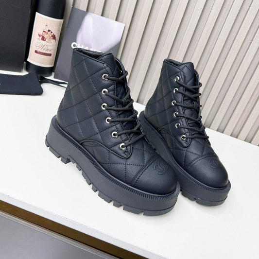 CC Combat Boots In Black Quilted Lambskin 944578