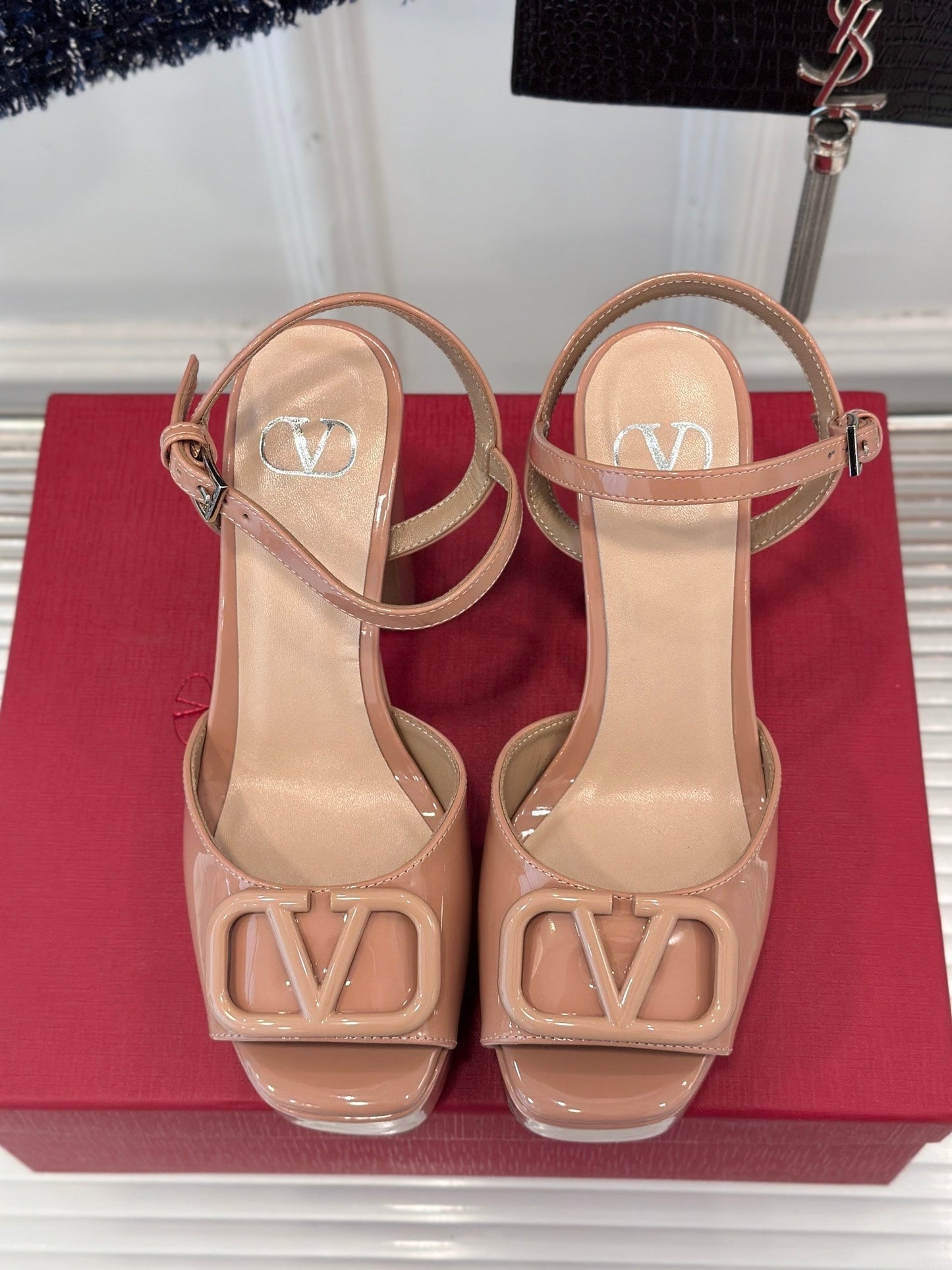 Sandal With Vlogo Signature Platform In Dark Beige Pink Glossy Calfskin 110mm 989458