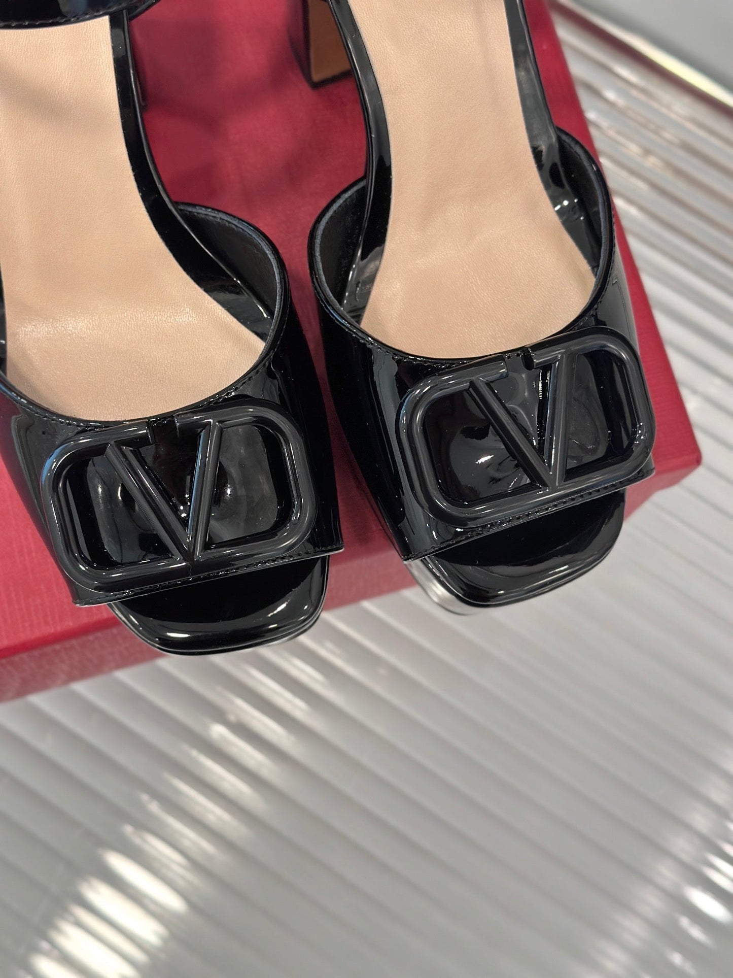 Sandal With Vlogo Signature Platform In Black Glossy Calfskin 110mm  989460