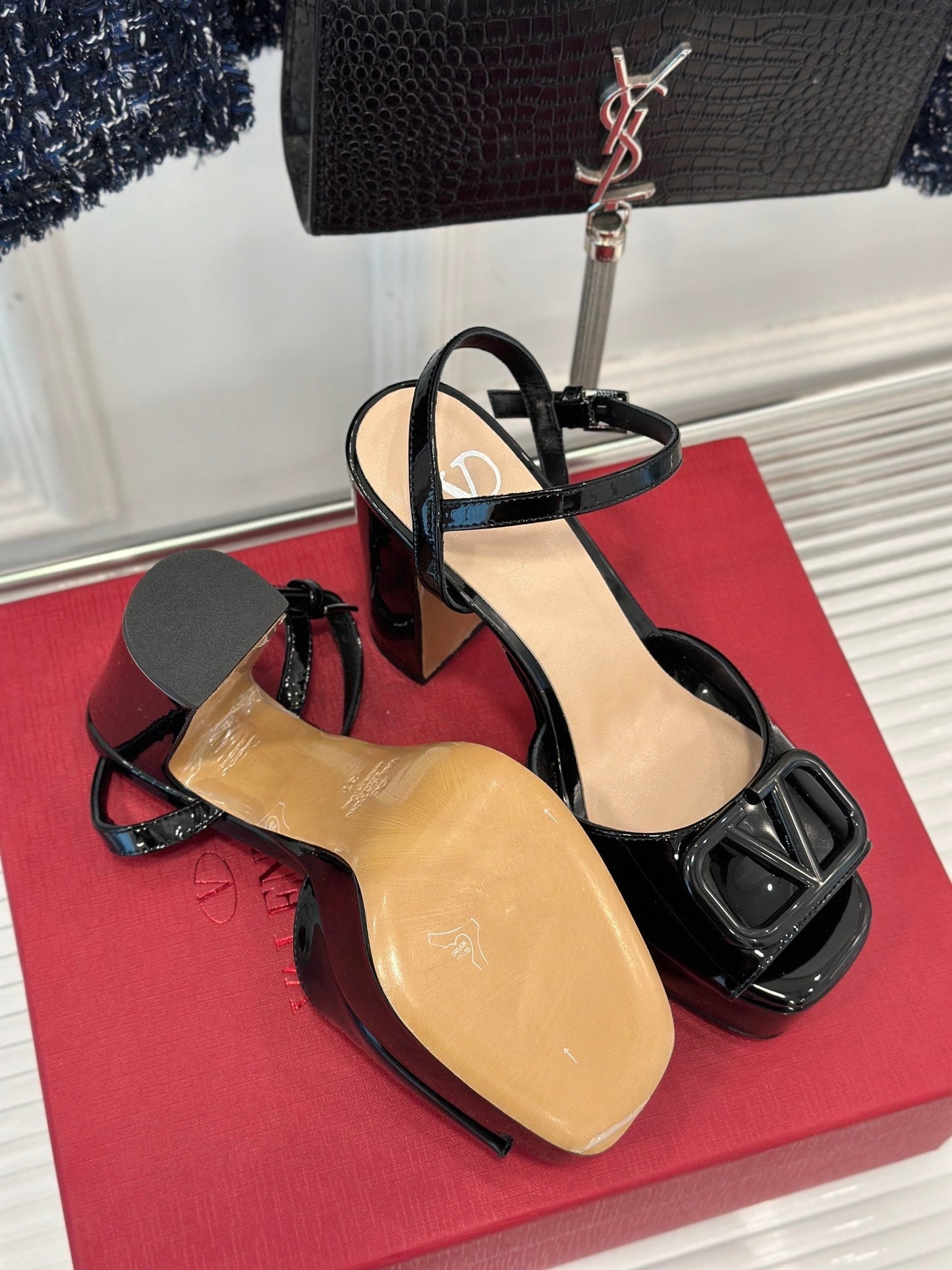 Sandal With Vlogo Signature Platform In Black Glossy Calfskin 110mm  989460