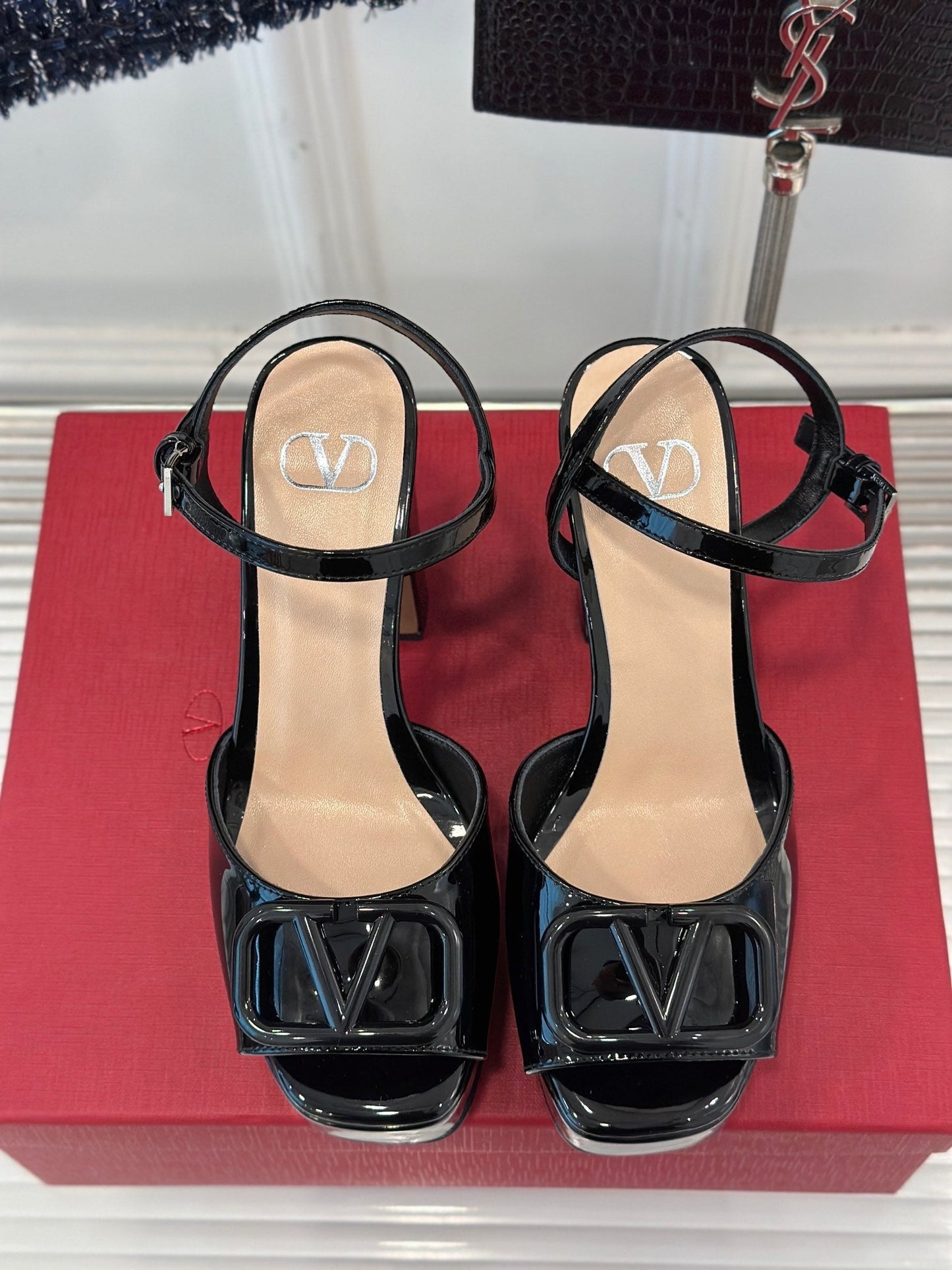 Sandal With Vlogo Signature Platform In Black Glossy Calfskin 110mm  989460