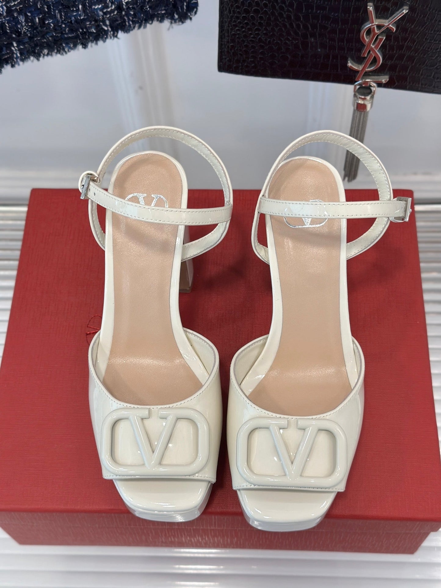 Sandal With Vlogo Signature Platform In White Glossy Calfskin 110mm 989462