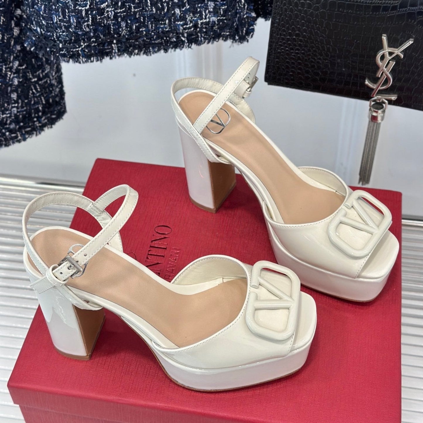 Sandal With Vlogo Signature Platform In White Glossy Calfskin 110mm 989462