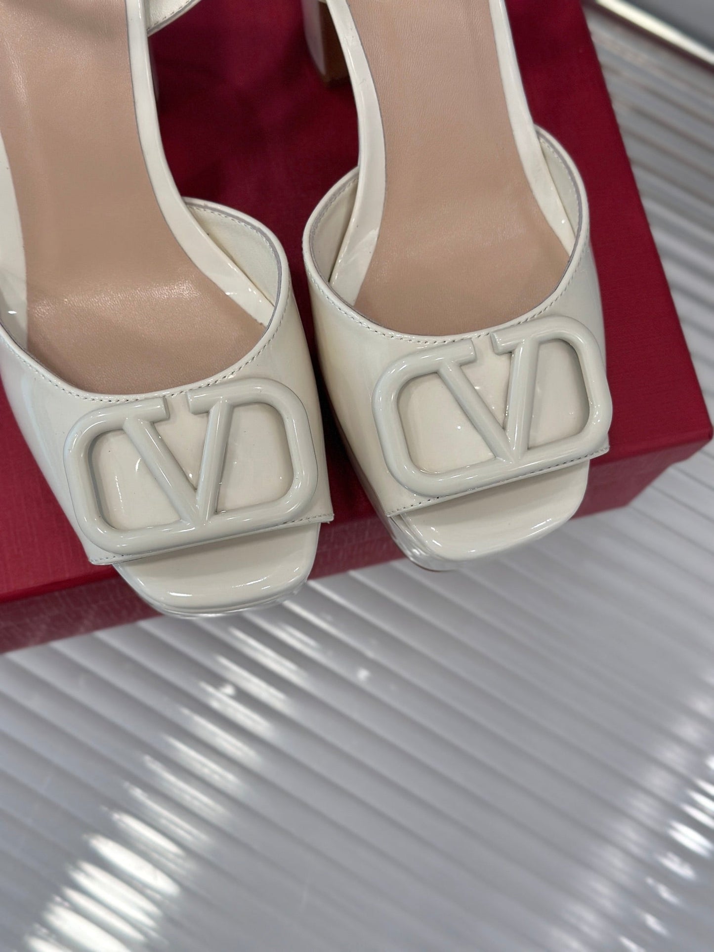 Sandal With Vlogo Signature Platform In White Glossy Calfskin 110mm 989462