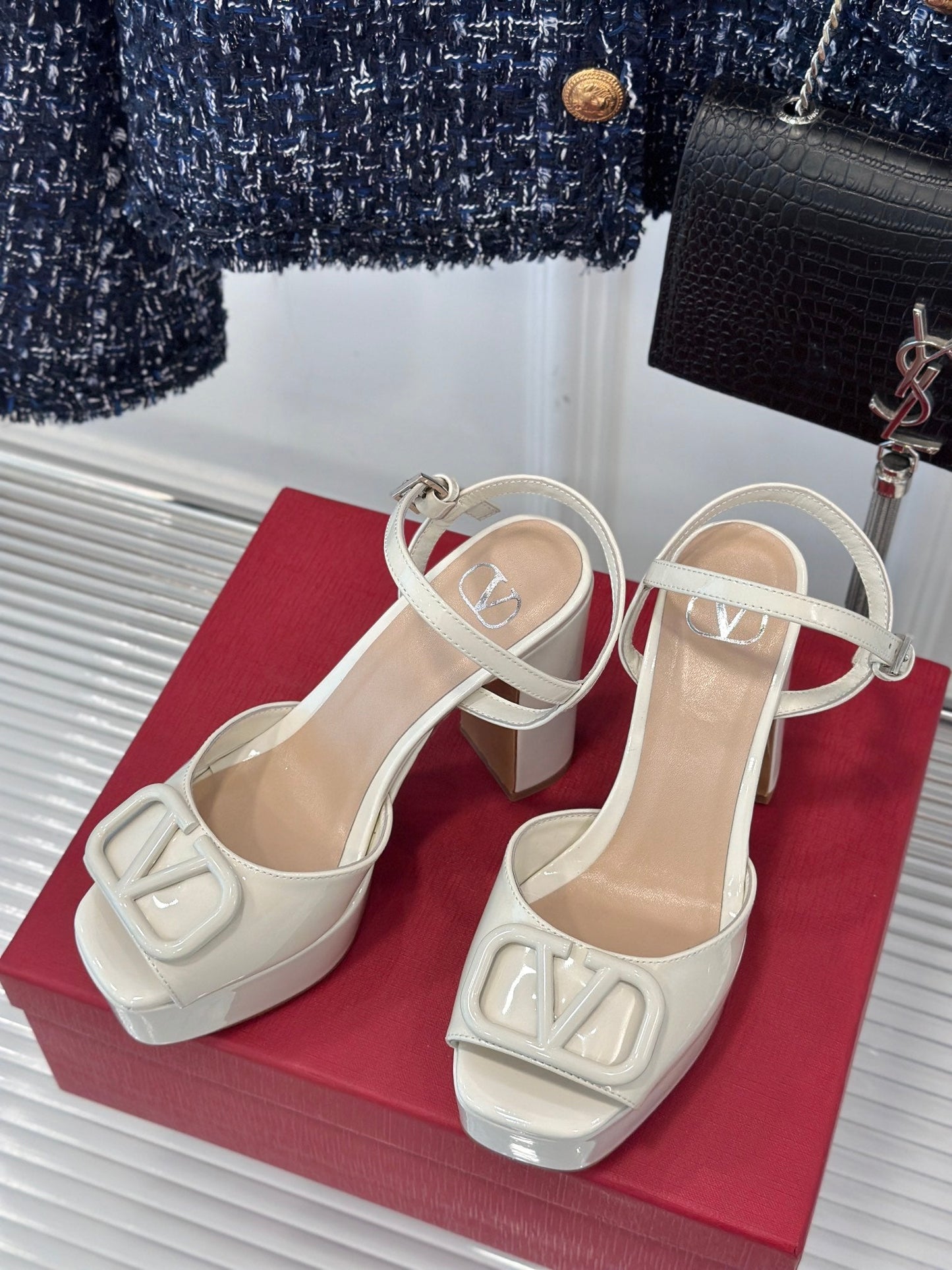 Sandal With Vlogo Signature Platform In White Glossy Calfskin 110mm 989462