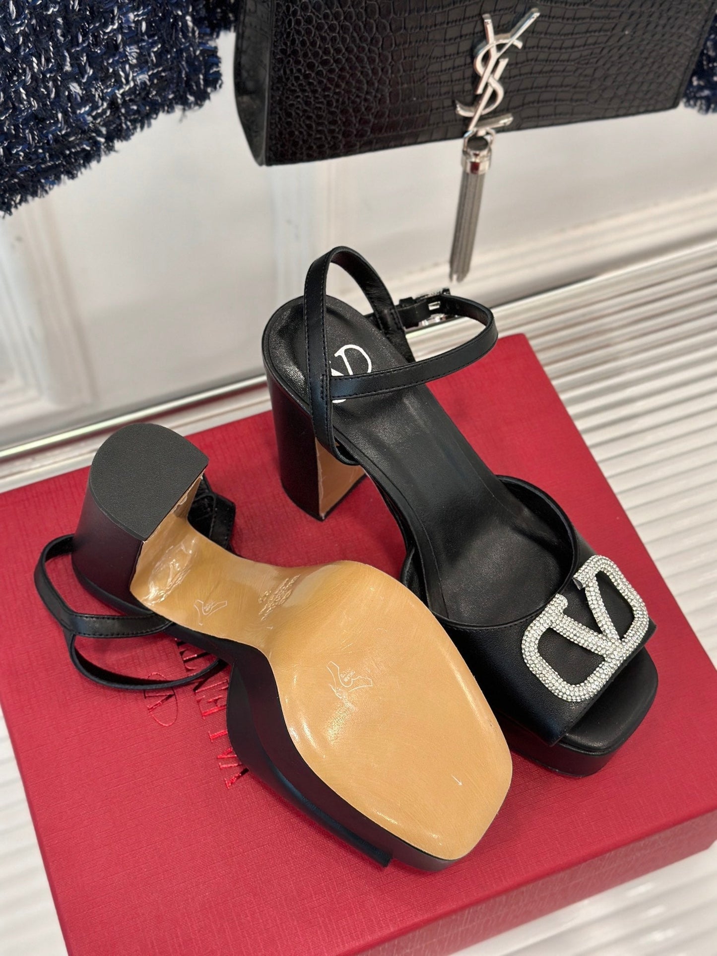 Sandal With Vlogo Signature Platform In Black With Stone Calfskin 110mm 989465