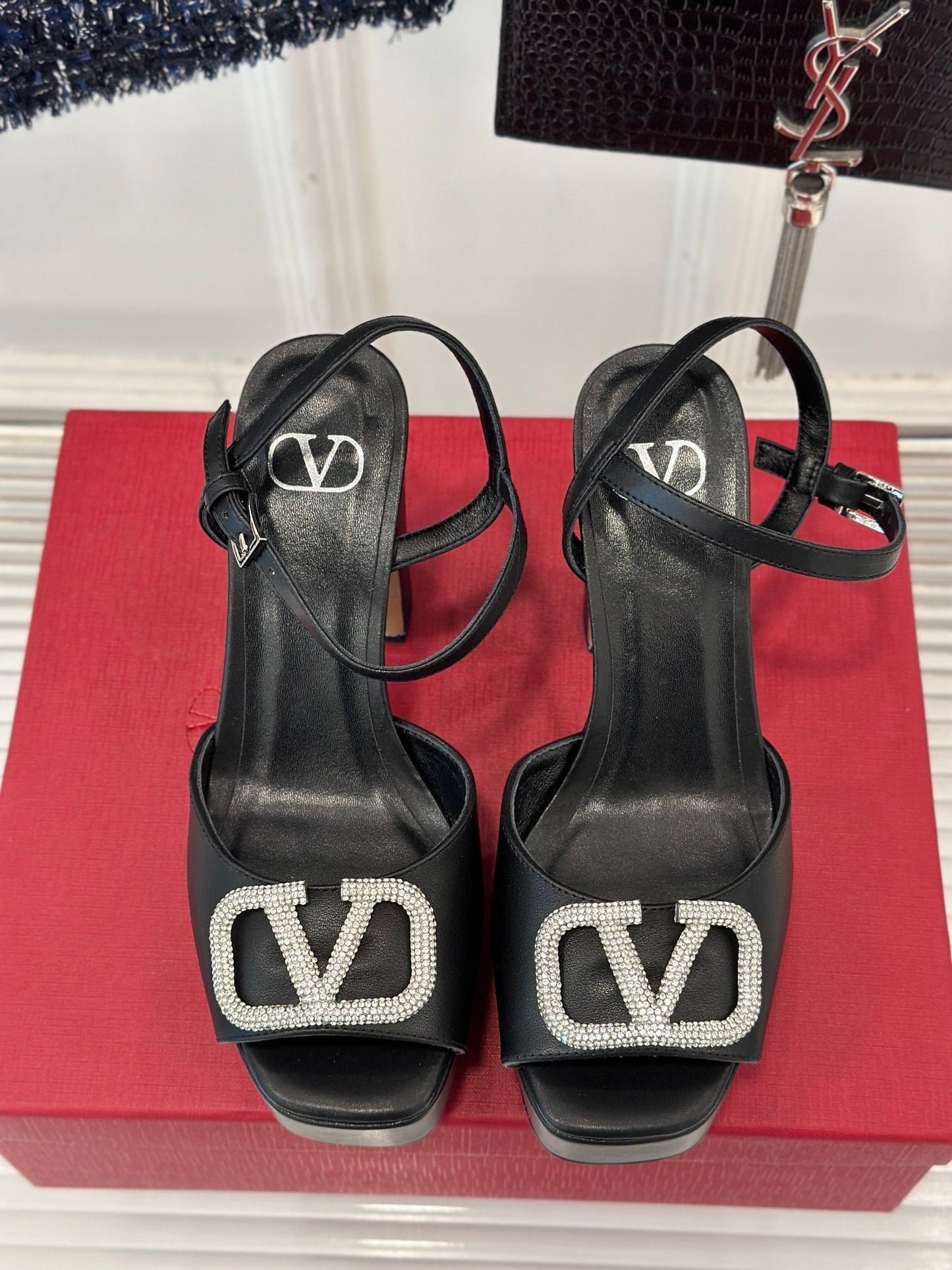 Sandal With Vlogo Signature Platform In Black With Stone Calfskin 110mm 989465