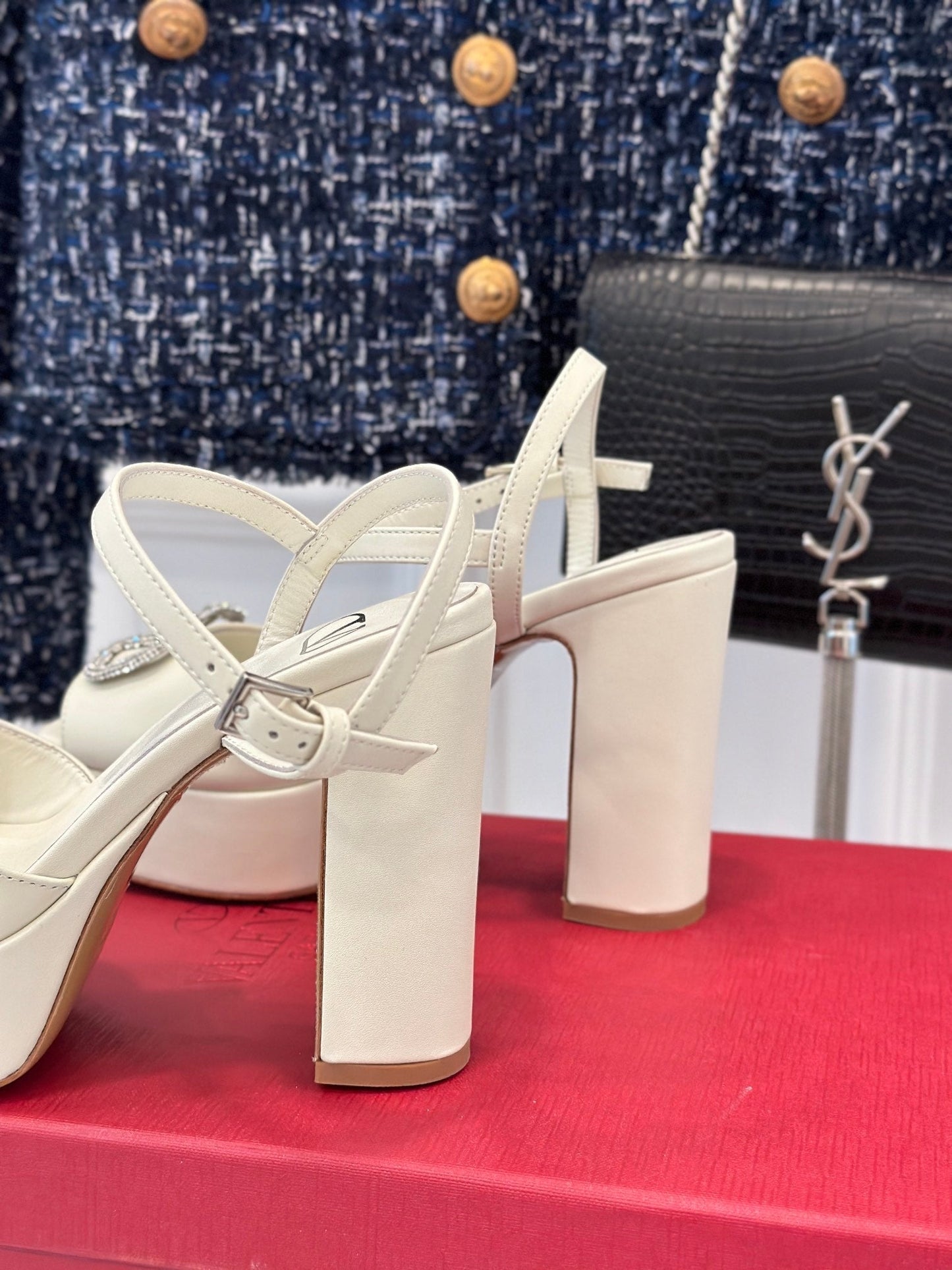 Sandal With Vlogo Signature Platform In White With Stone Calfskin 110mm 989467