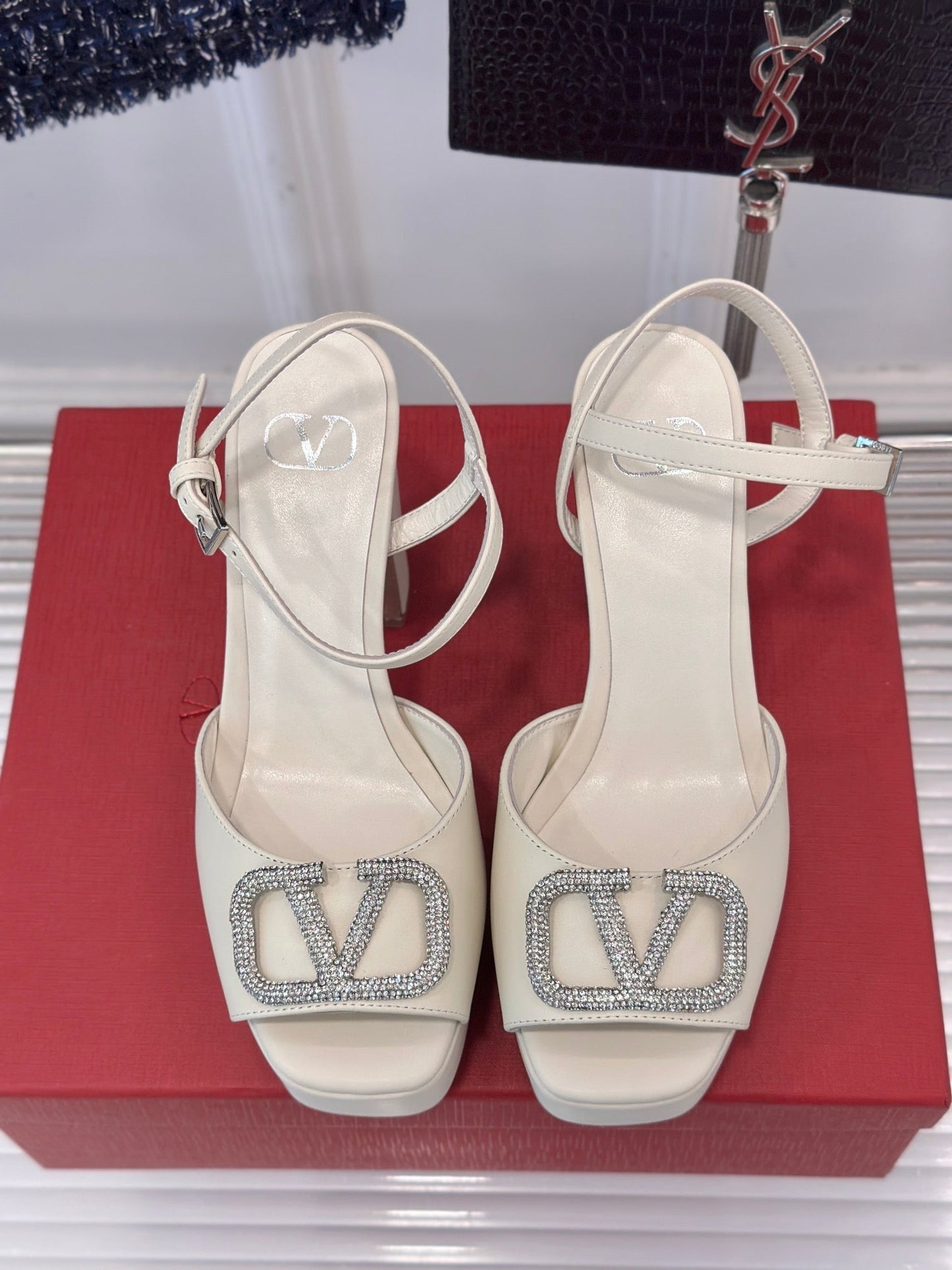 Sandal With Vlogo Signature Platform In White With Stone Calfskin 110mm 989467